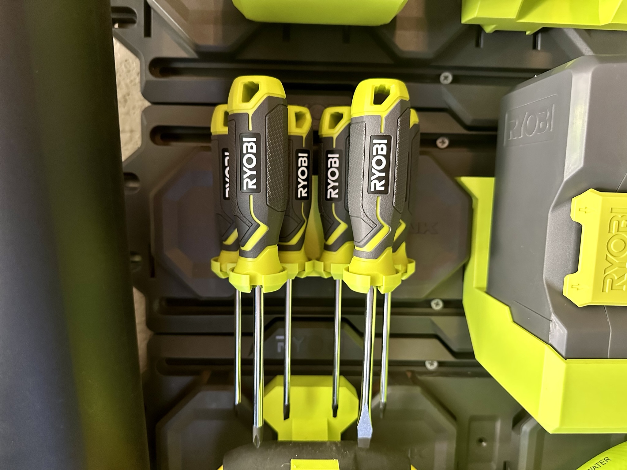 Screwdriver mount for Ryobi Link