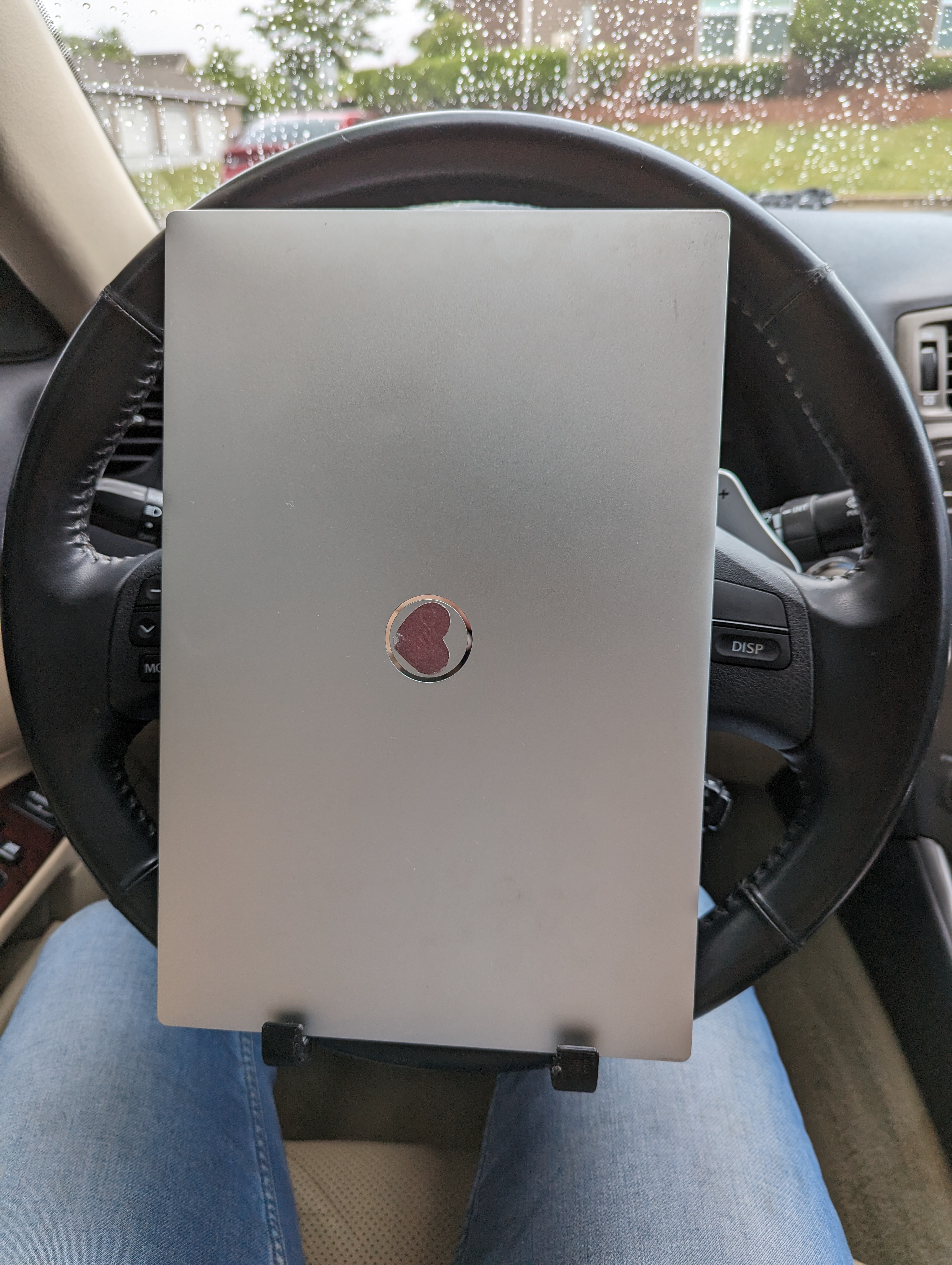Steering laptop mount