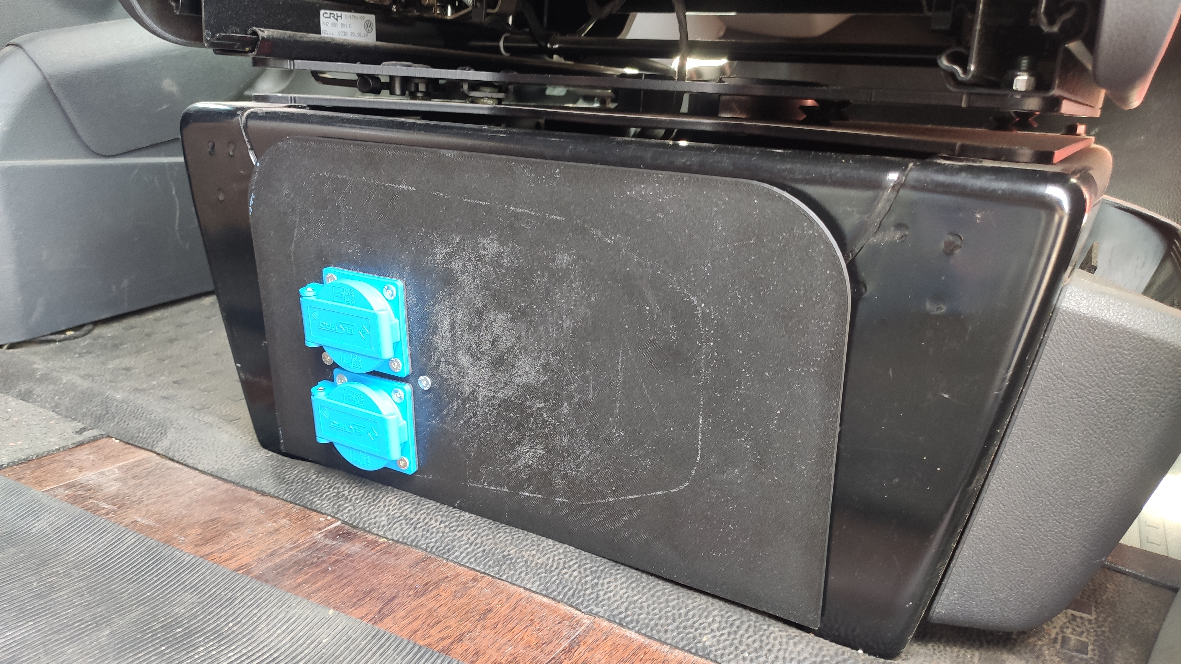 VW T5/T6 seat console cover with sockets (+ Fusion 360 file)