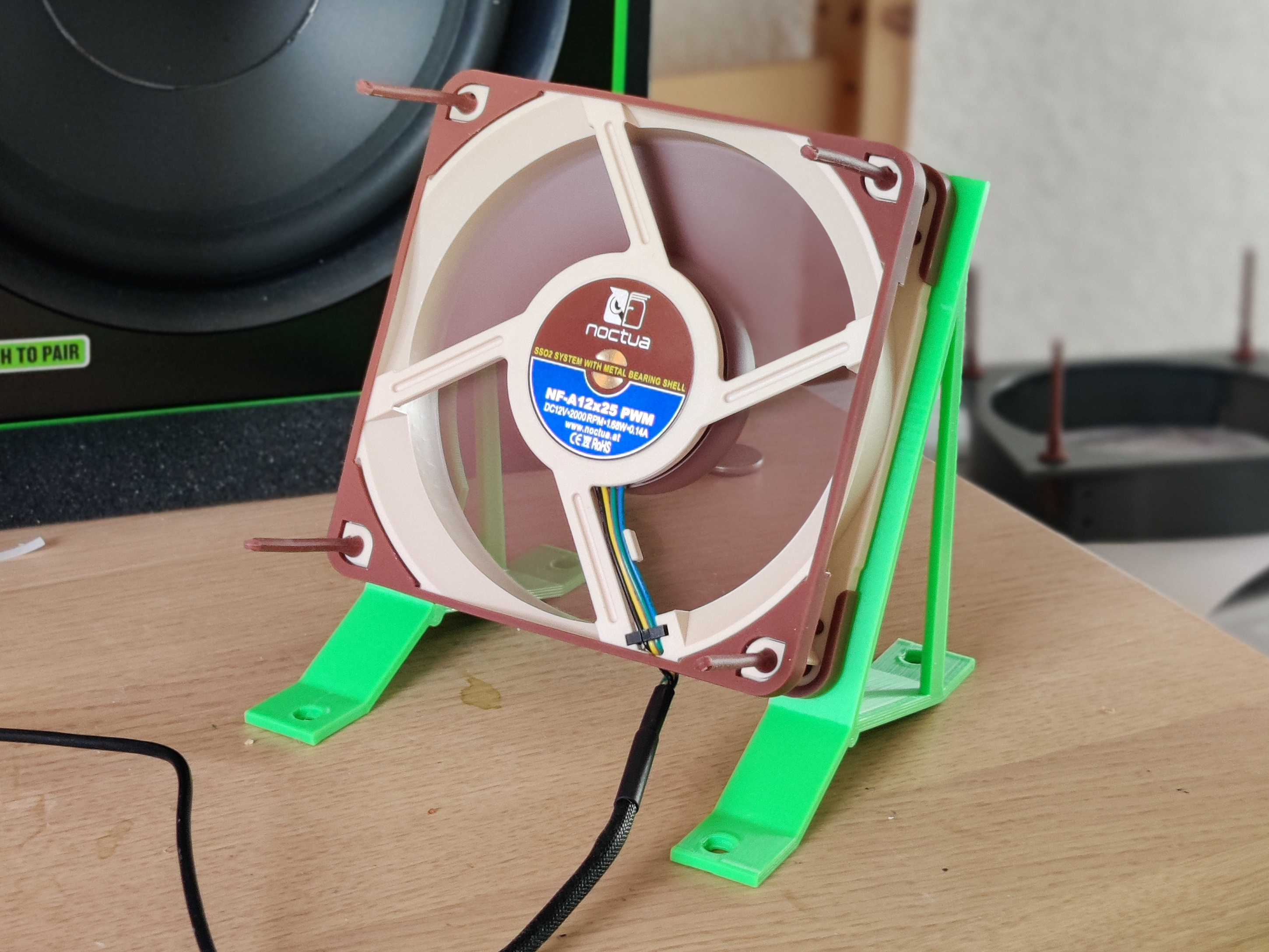 Simple Perfect Desktop Fan Stand (customizable)