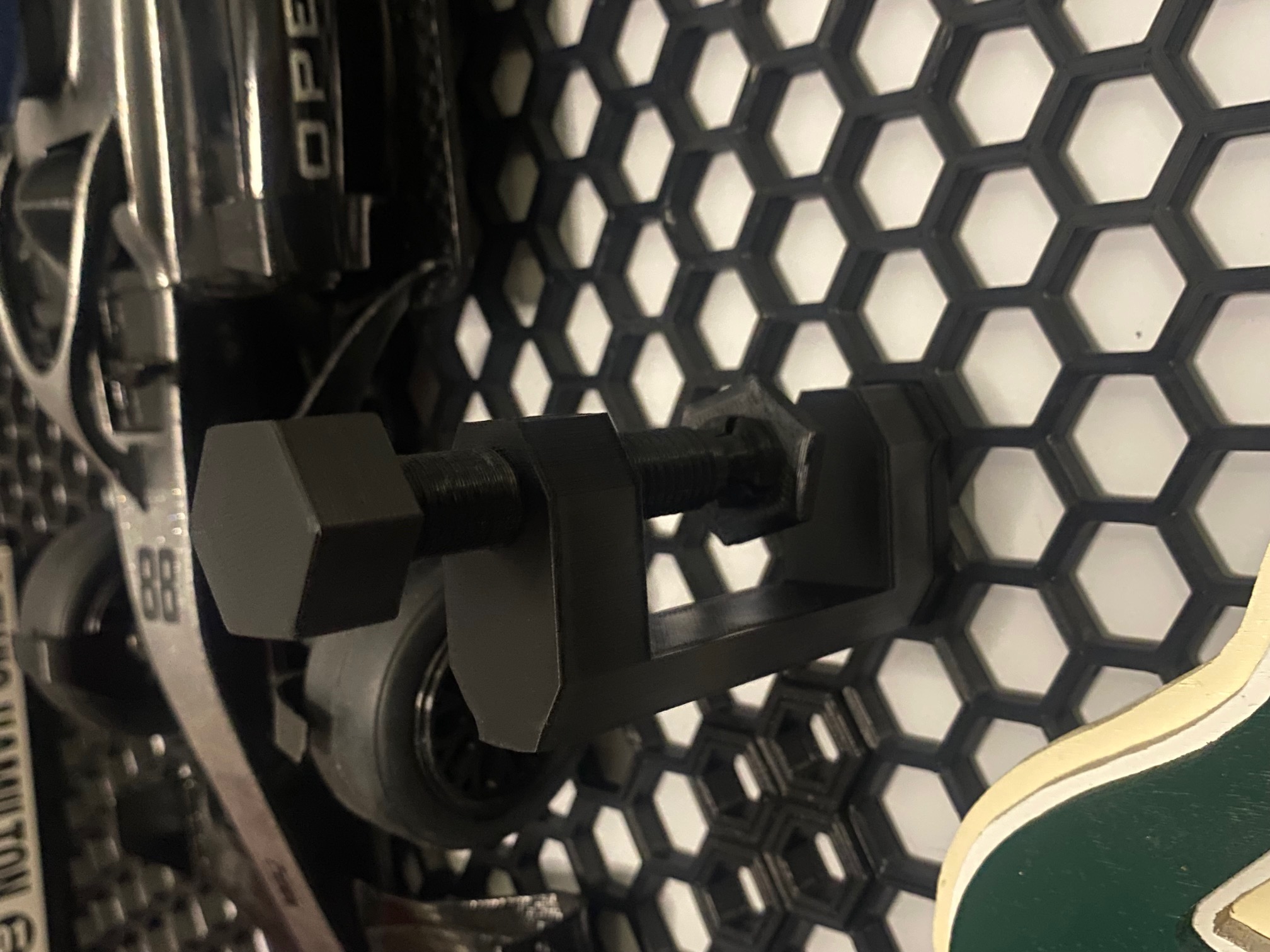 Honeycomb Storage Wall Clamp