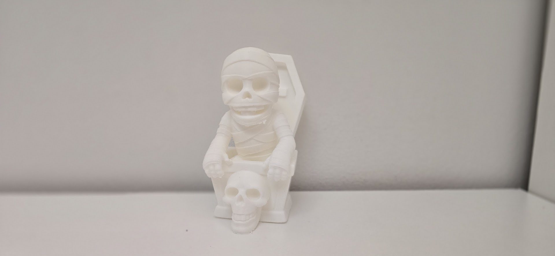 Toilet Mummy with Skull – Creepy & Funny Halloween Decor