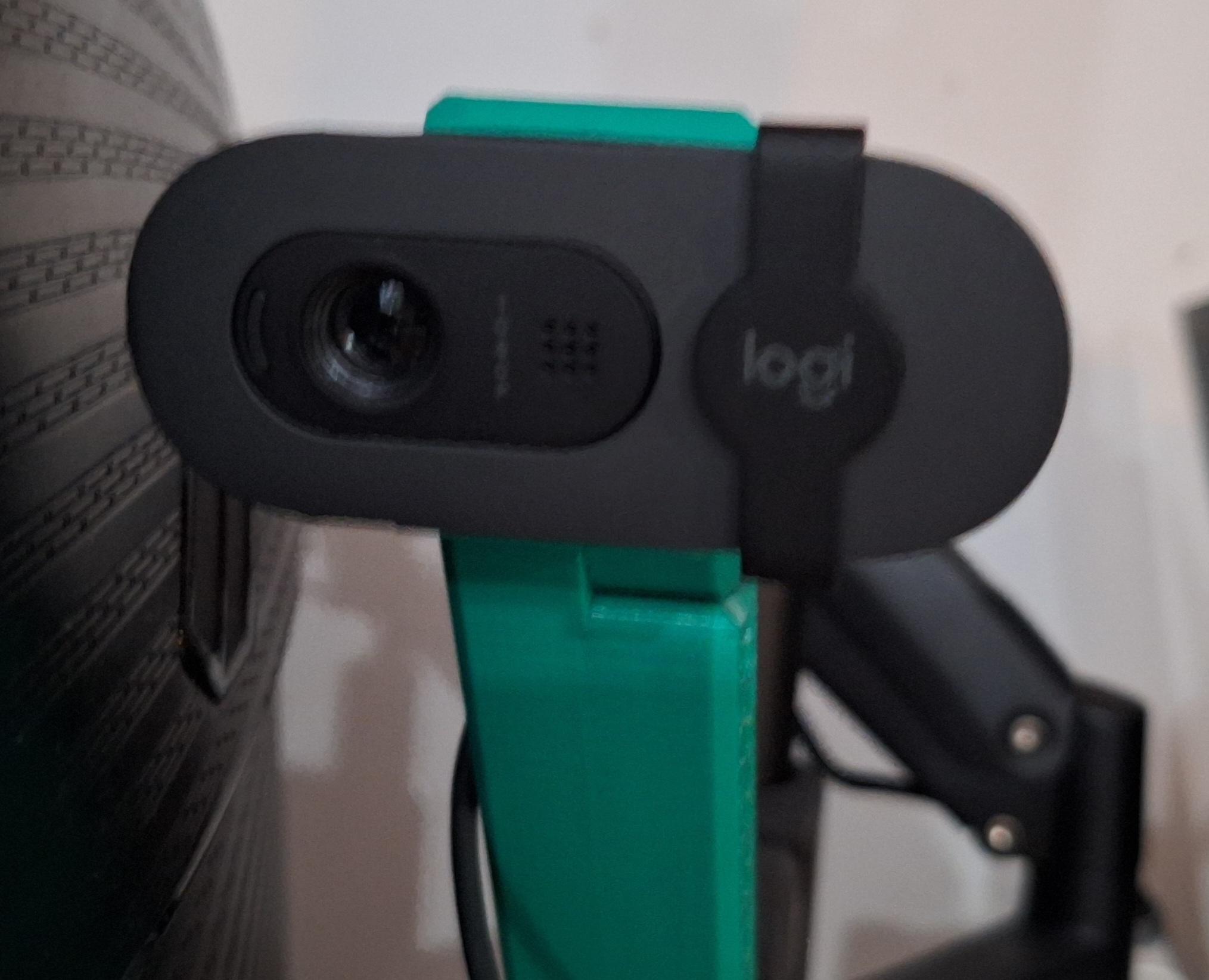 Logitech Brio 100 101 mount for multifunction arm mounting system