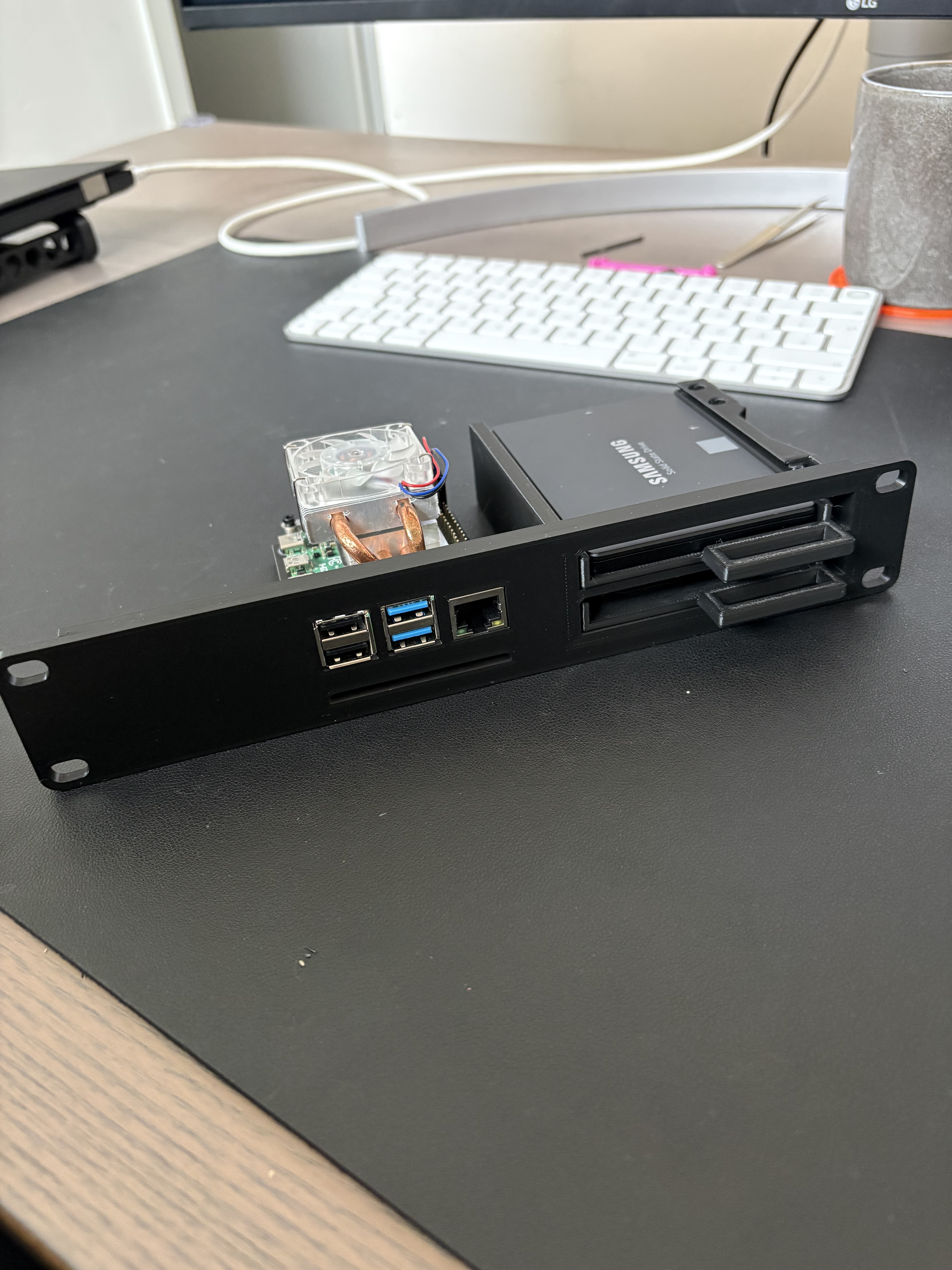 Raspberry Pi4 NAS 10-inch server rack plate