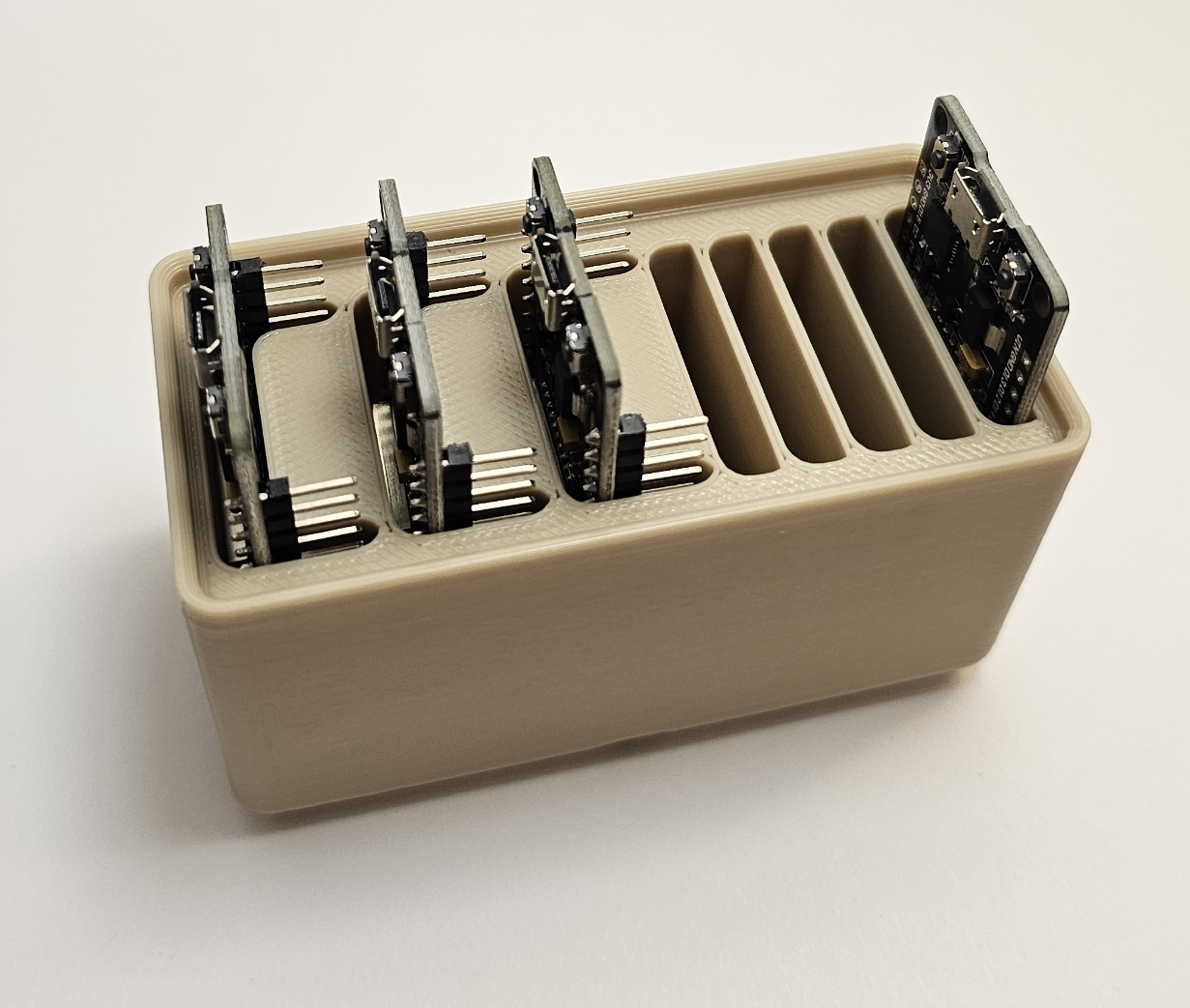 Gridfinity ESP32 Holder (Half with headers / Half without)