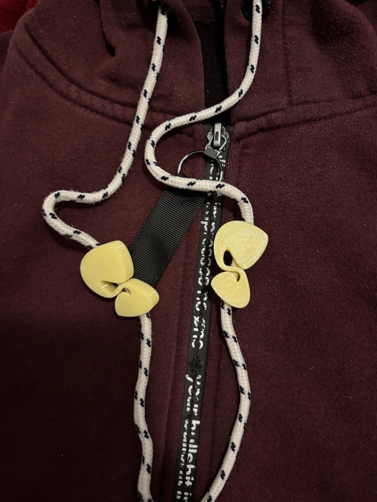 Graffiti-Style "S" Bead for Hoodie Strings – Streetwear Vibe!