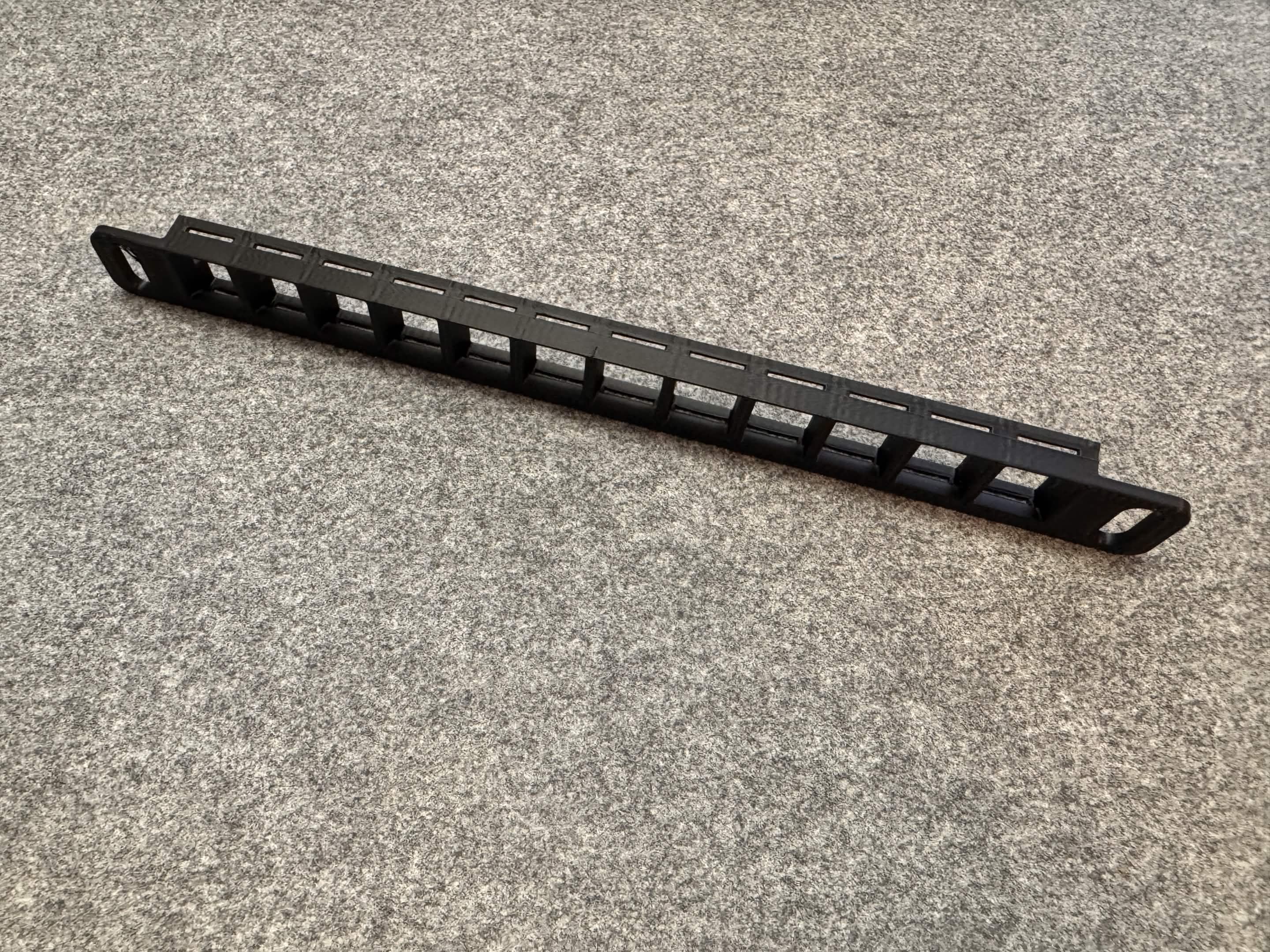3D Printable 0.5U Keystone Patch Panel — miniatura 2