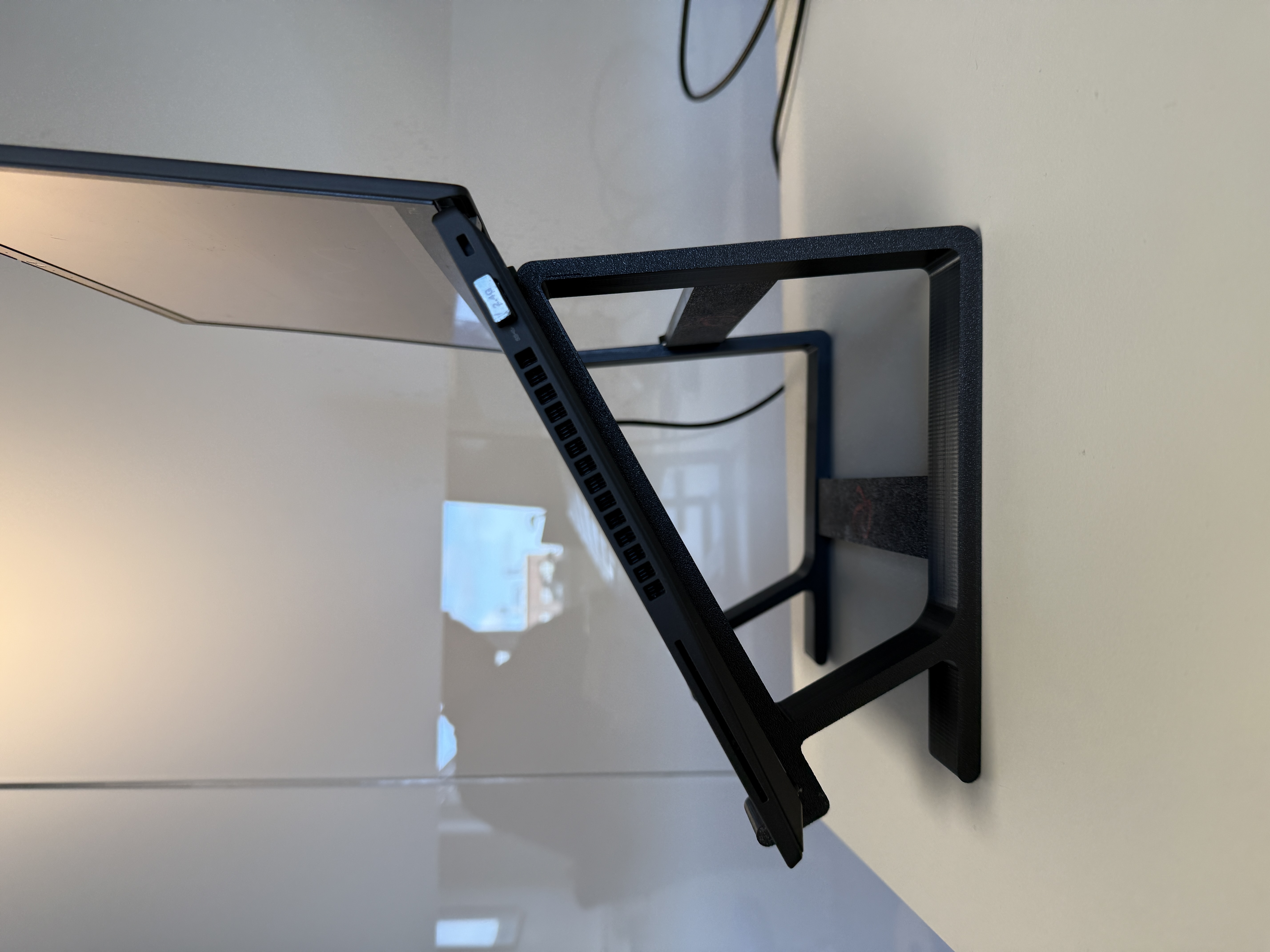 Laptop stand