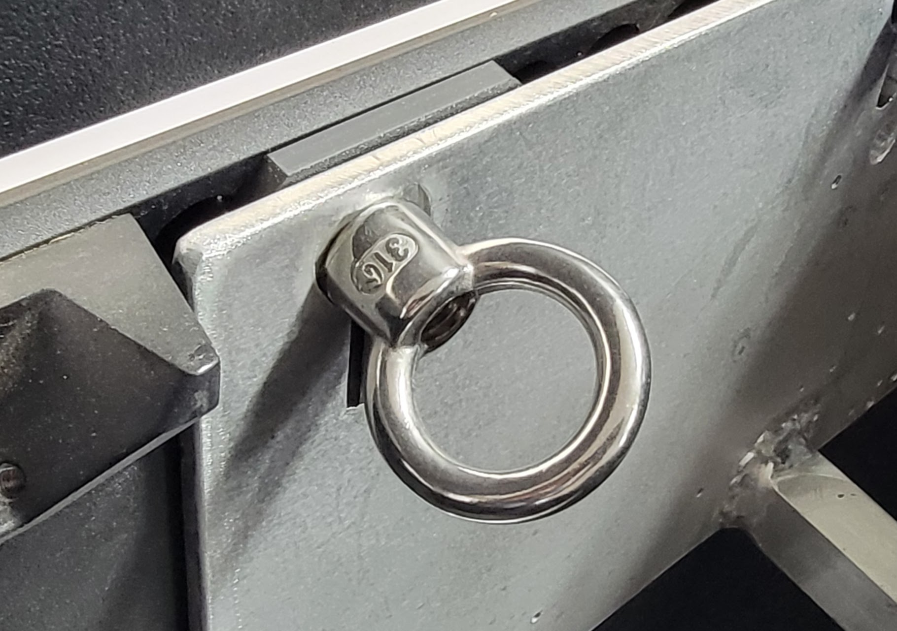 Miniatura 6 do modelo 3D L Track Stud Lockers