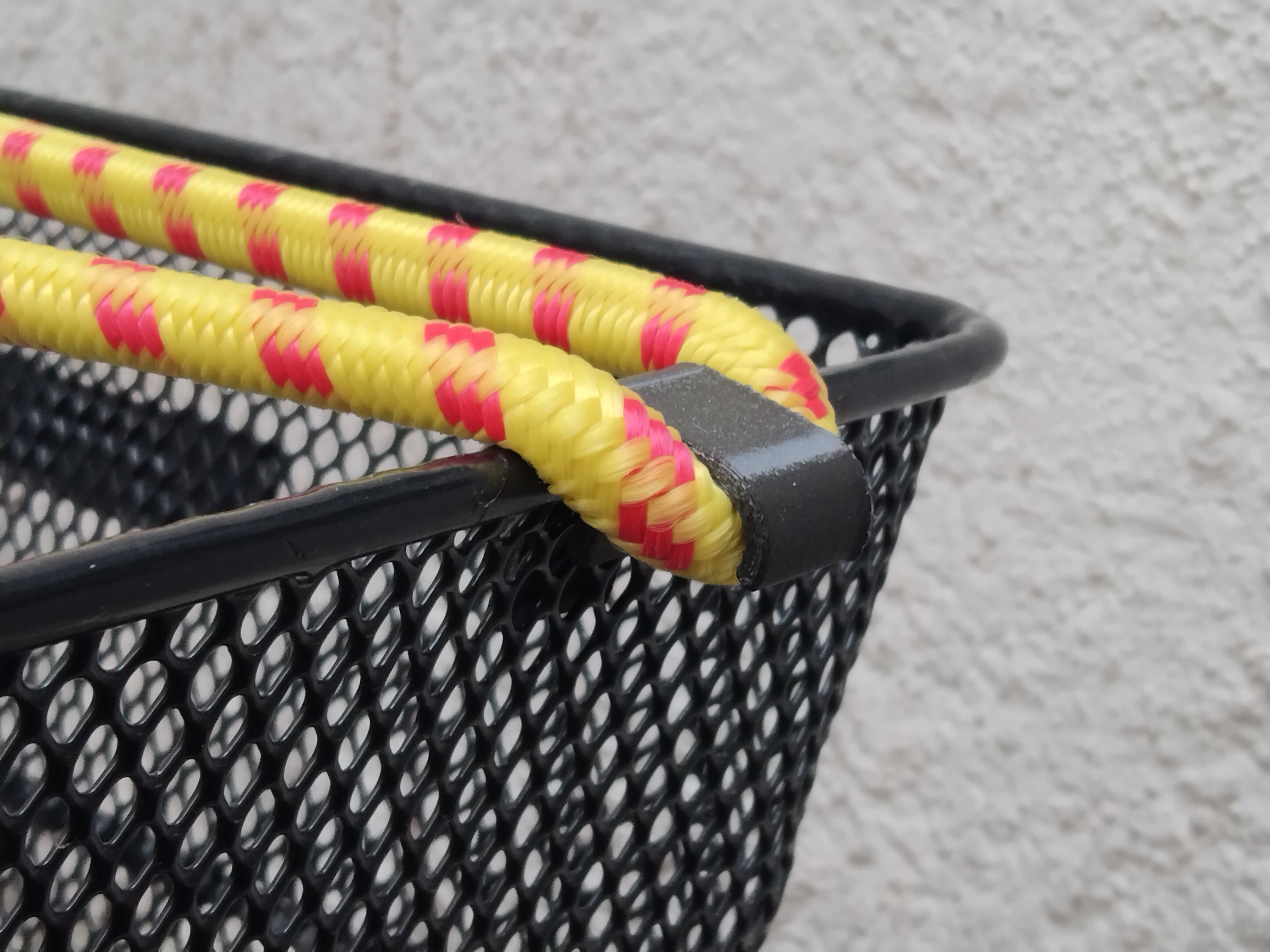 Clip on Hook for elastic bands on bike basket by Ponte Download