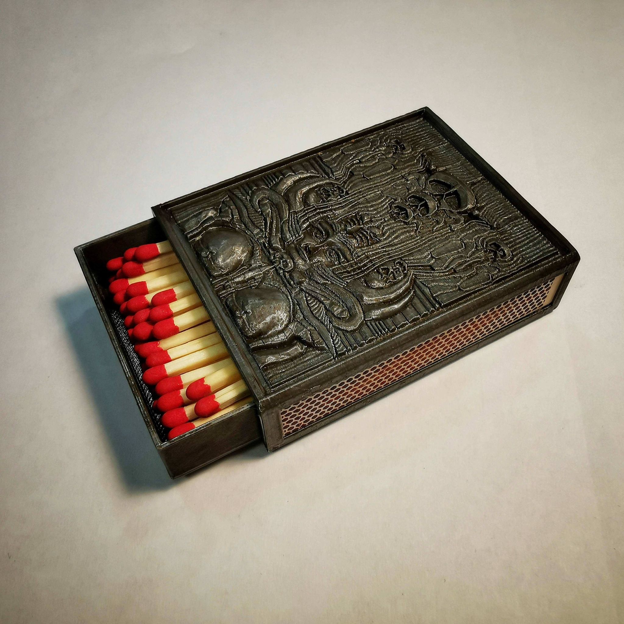 H. R. Giger - Alien Queen Matchbox