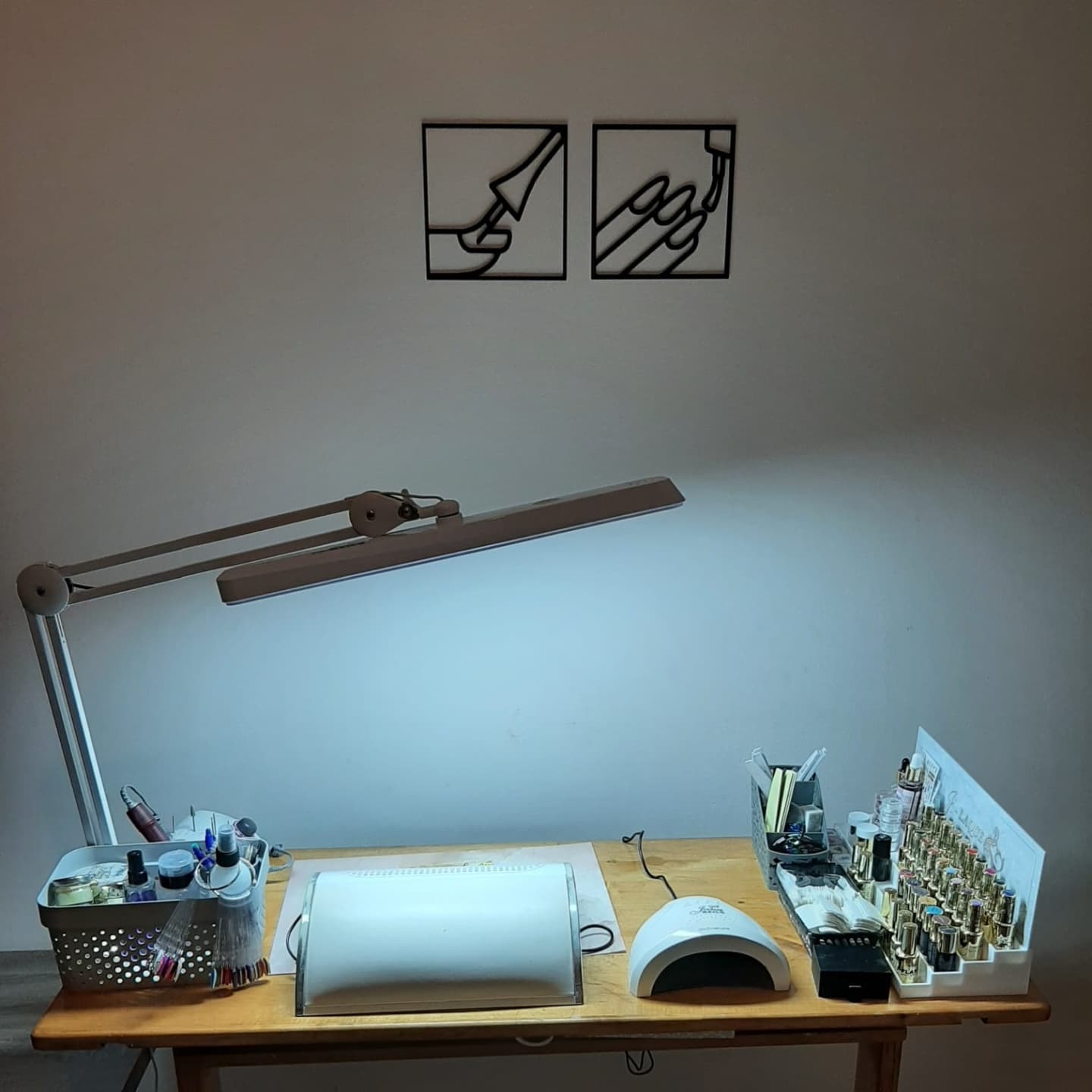 Nails studio - wall decoration