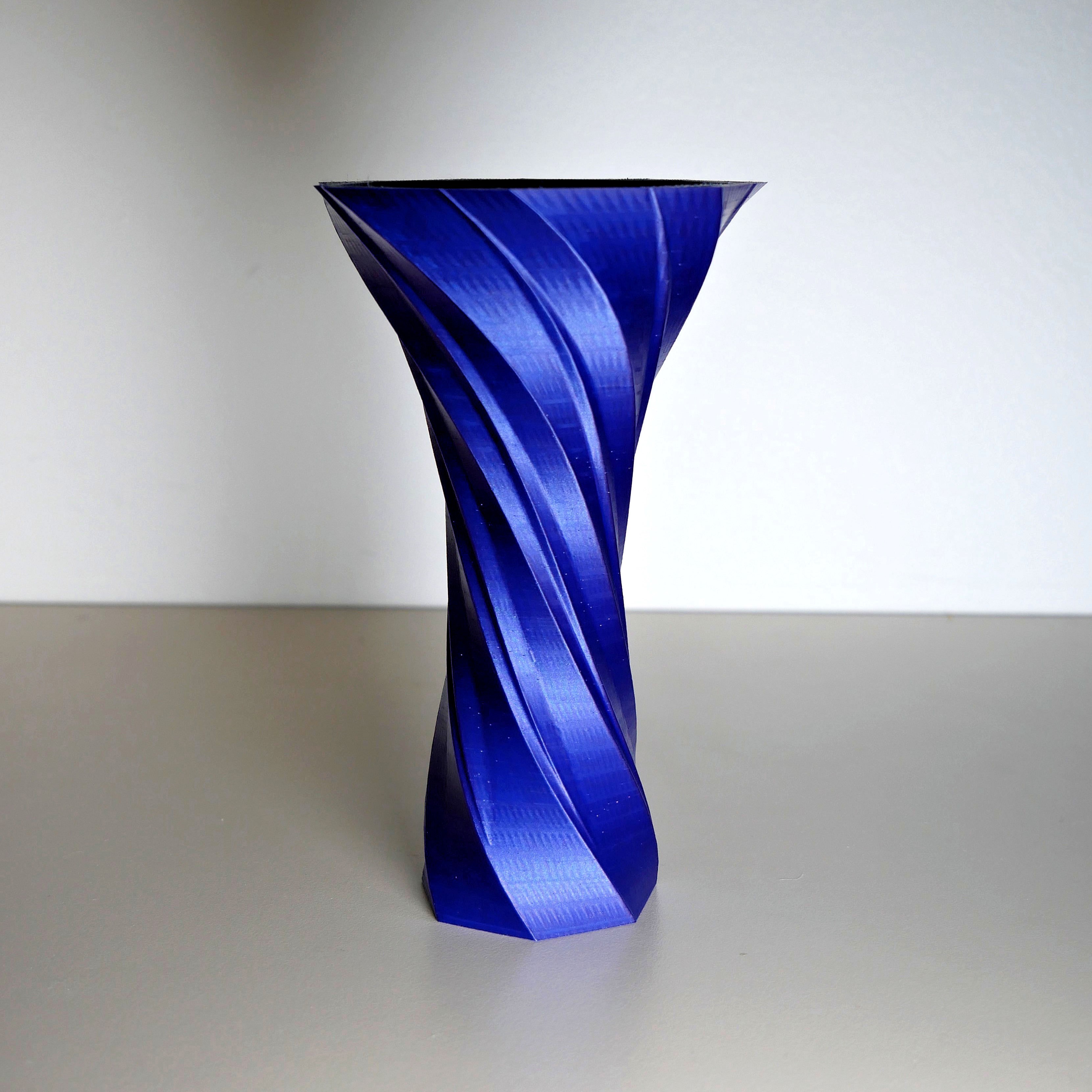 Heptatwist Vase