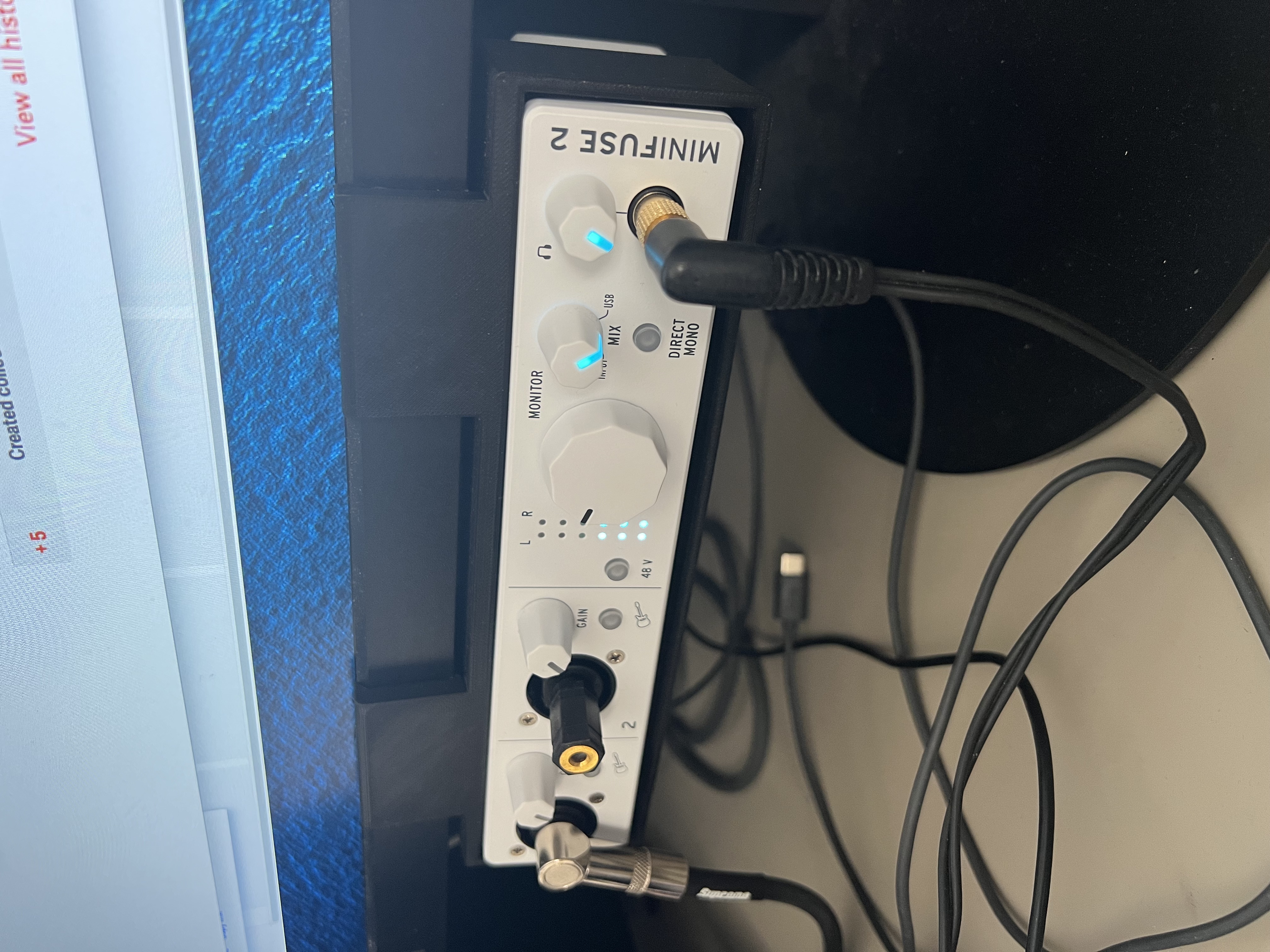 Arturia Minifuse 2 hanger for Lenovo Thinkvision Monitor