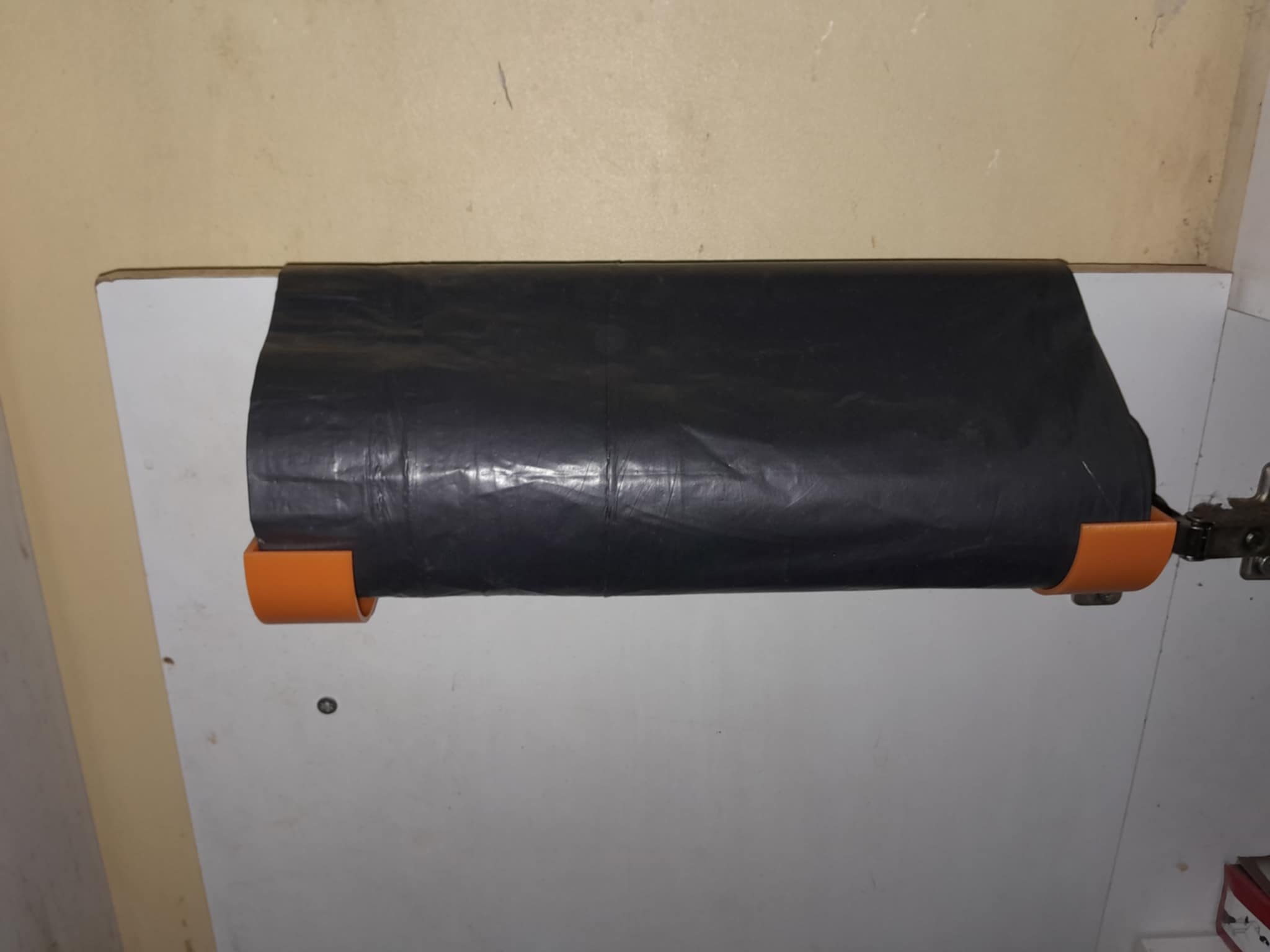 Support sacs poubelles.