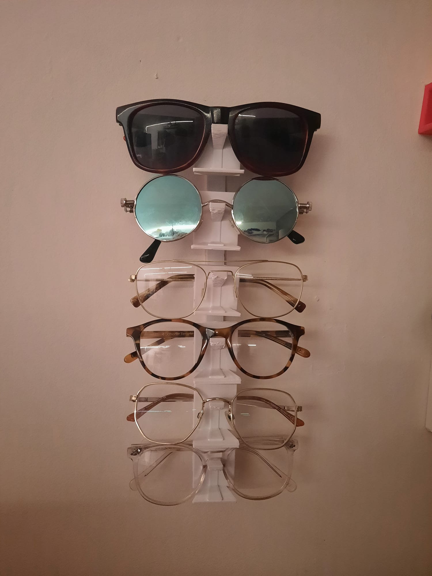 Modular vertical Eyeglass/Sunglass holder by Joris Mooij Download