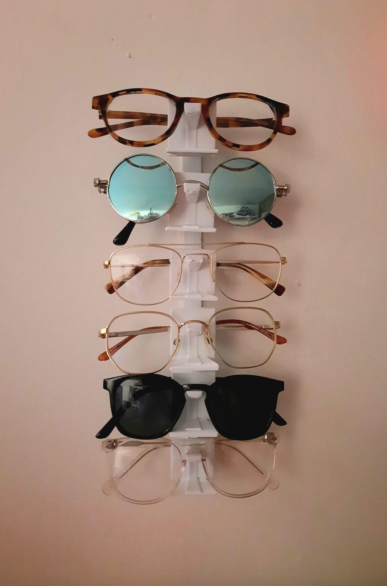 Modular vertical Eyeglass/Sunglass holder by Joris Mooij Download