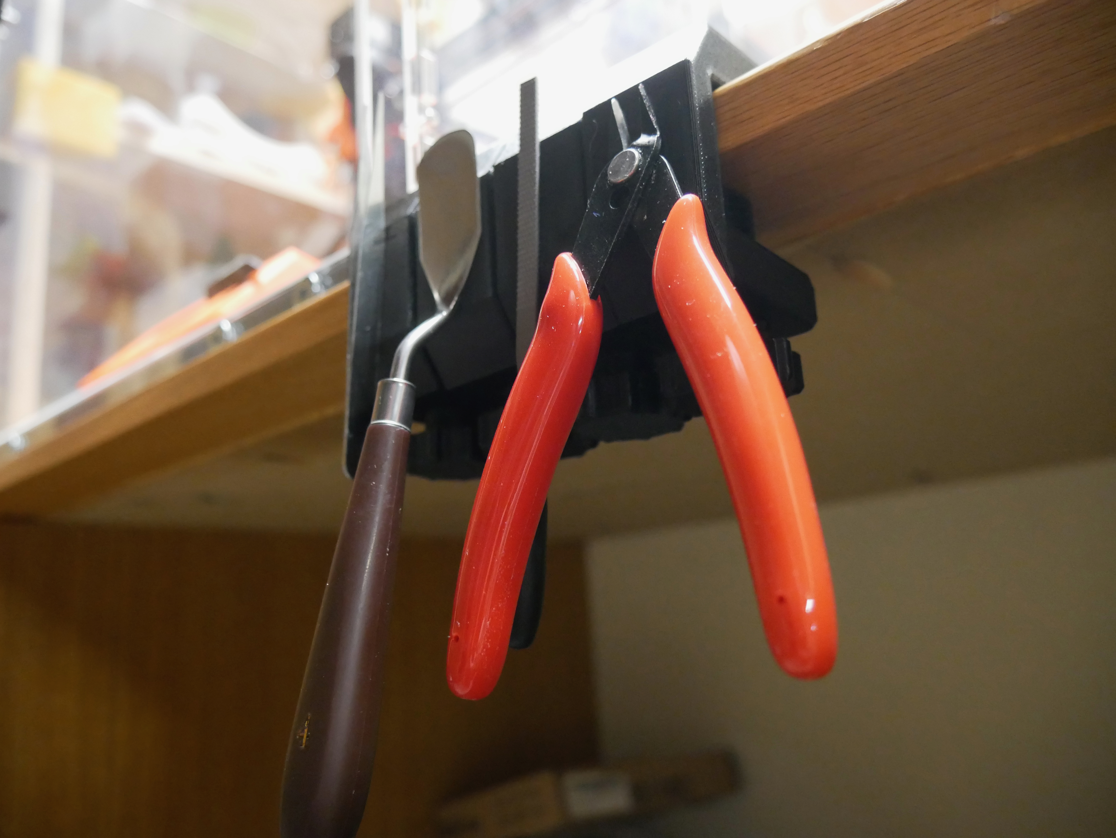 Magnetic table clamp