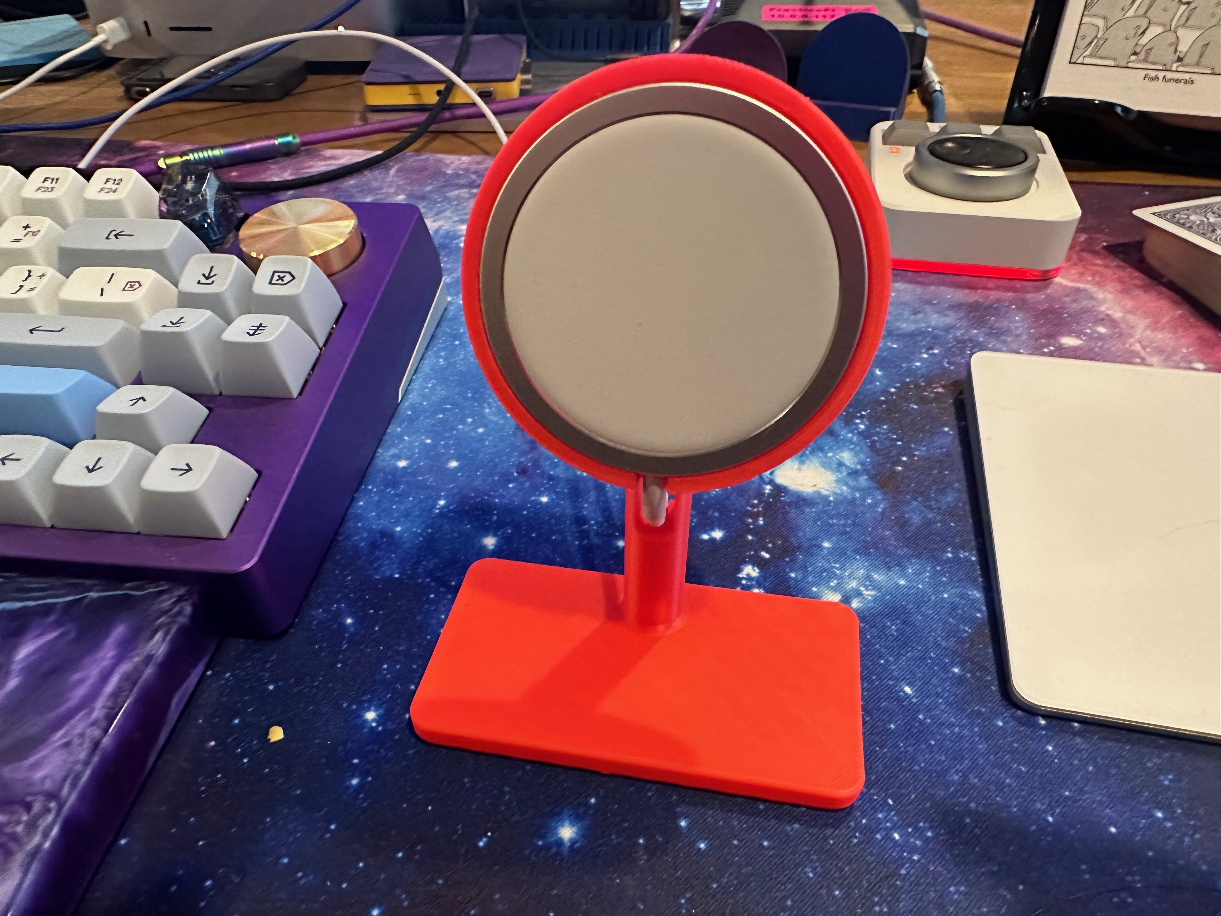 Designed and printed a MagSafe stand to use iOS' new StandBy mode :  r/BambuLab