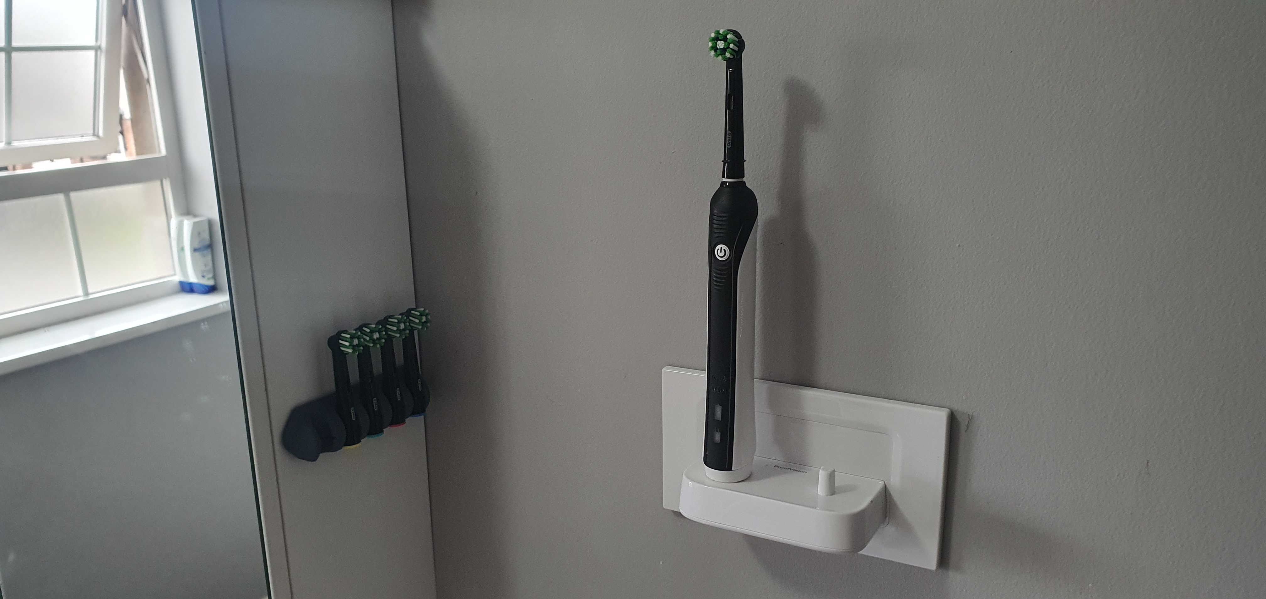 Braun OralB Toothbrush head holder by Oskaras Spalvys Download free