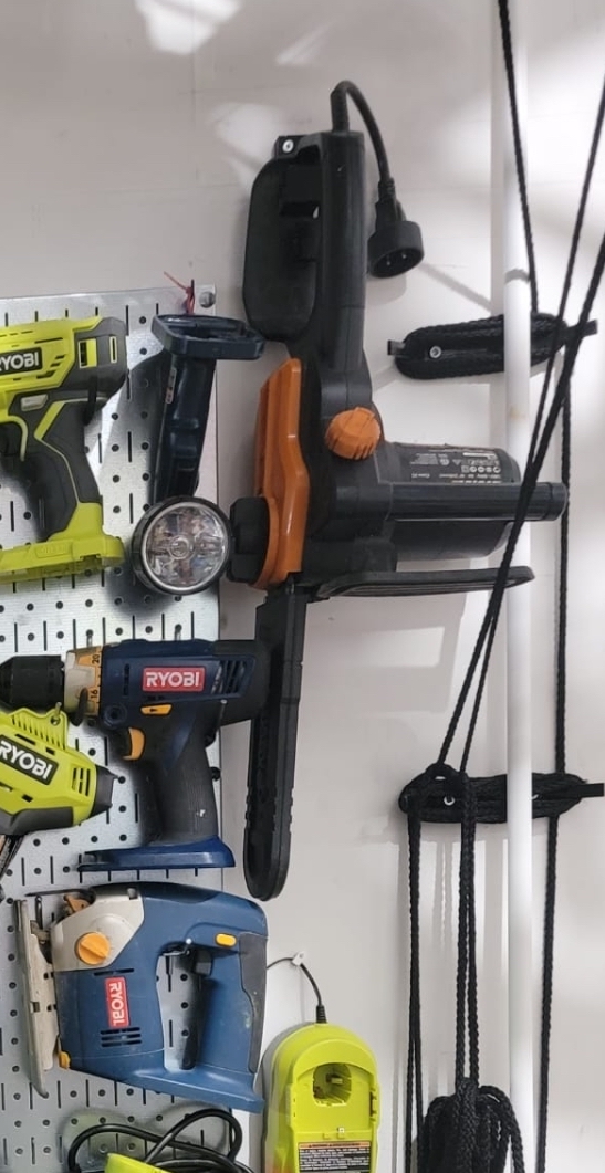 iWorx 18" Electric Chainsaw Wall Mount
