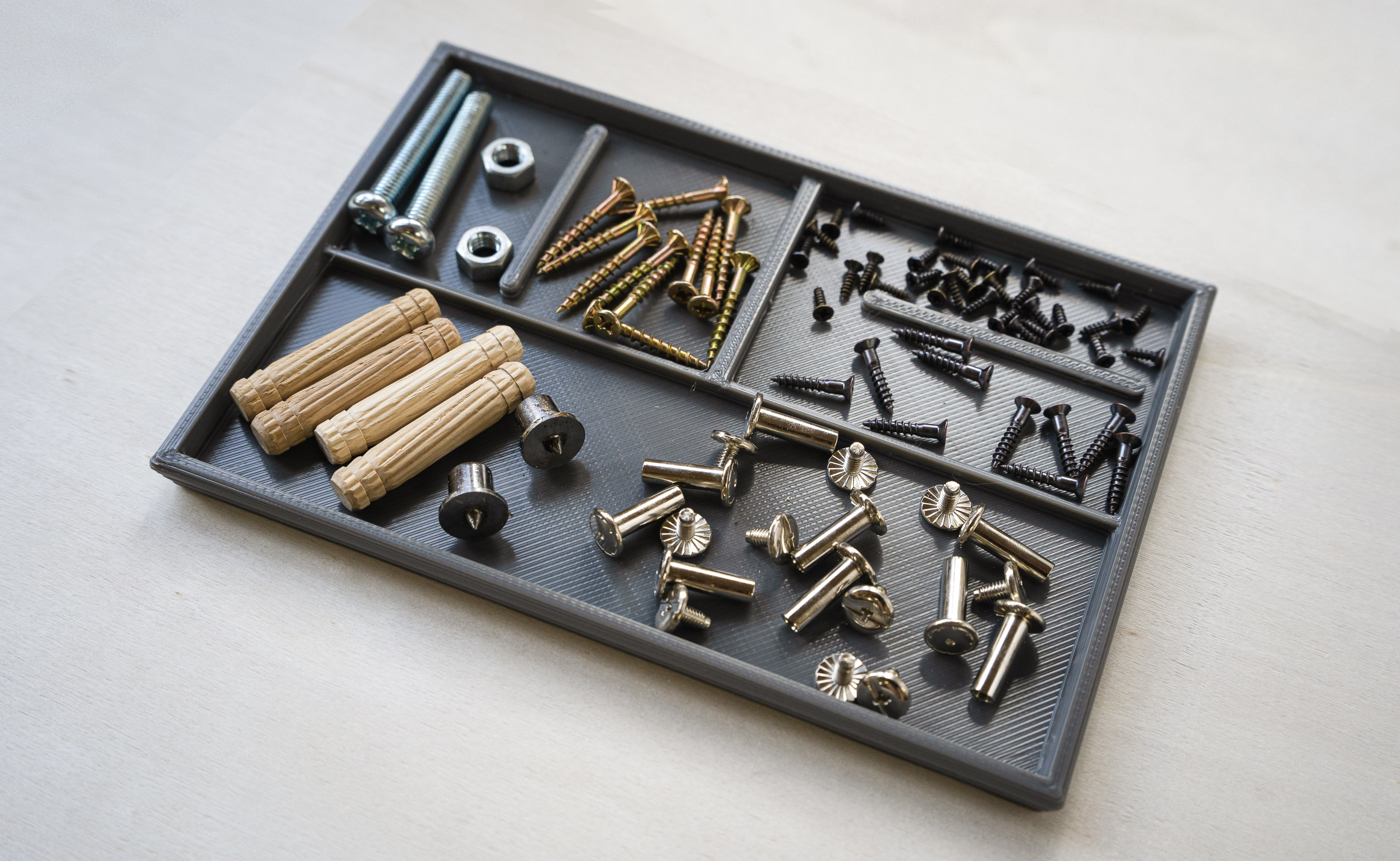 細かな部品を入れるトレイ　 Small Parts Funnel Tray