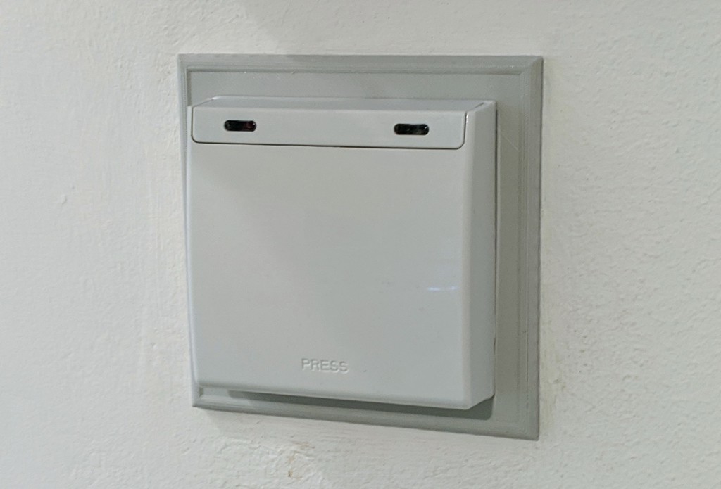 Miniatura 2 do modelo 3D UK Light Switch Bezel