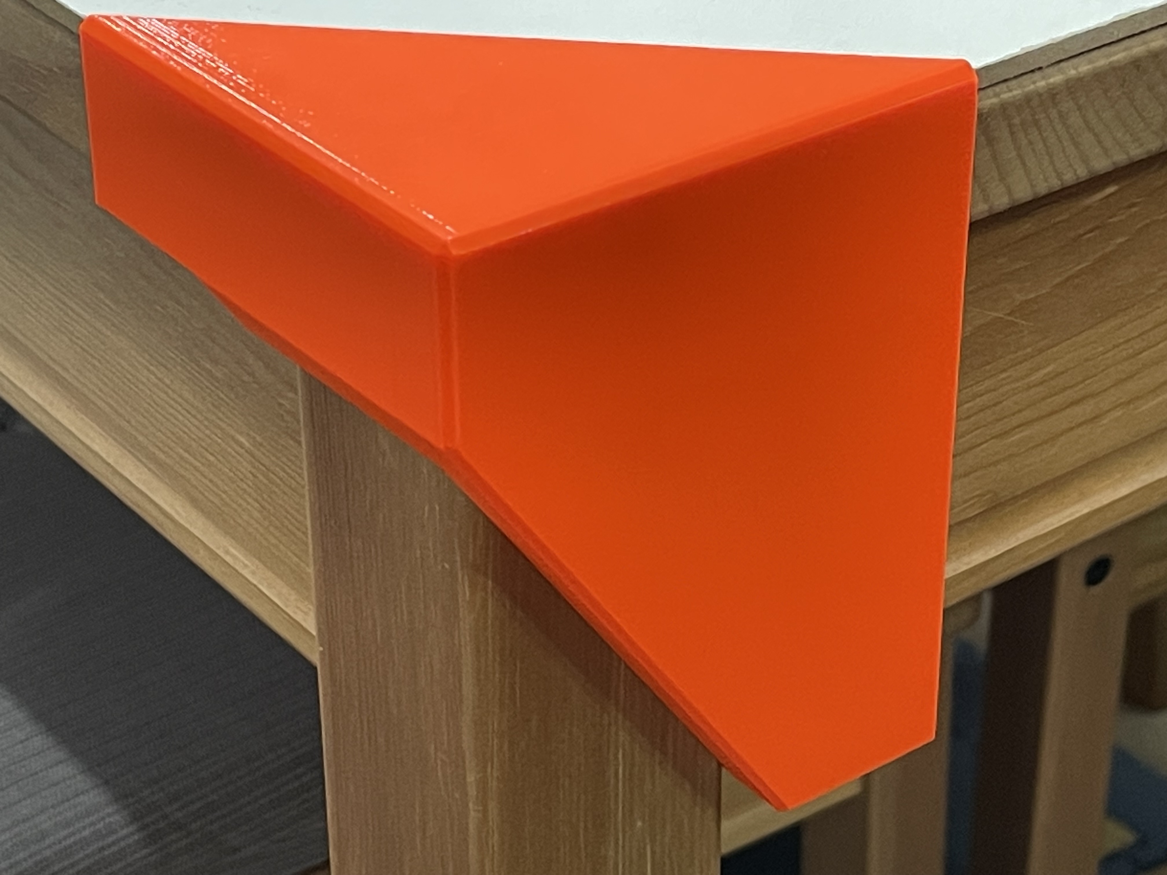 Klammer zur Befestigung einer MDF-Platte auf IKEA-Jokkmokk