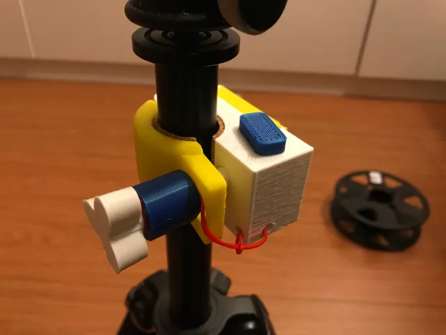 Pipe_Clamp-It (tripod attachment for photographers). 25-35mm diameter variable.