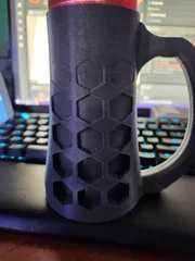 Energy Drink Sleeve for 16oz (1pt) Can Comfort Grip Hexagon Pattern Koozie  by Grandpa 3DPrints, Download free STL model