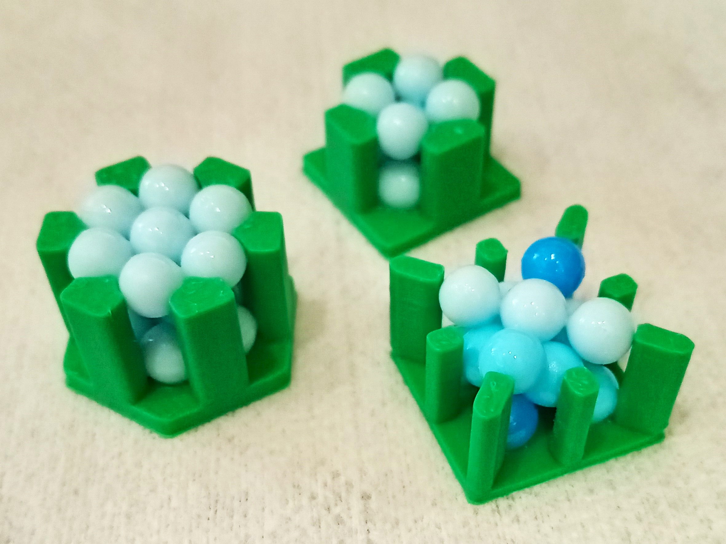 Template for making unit cells with Aquabeads