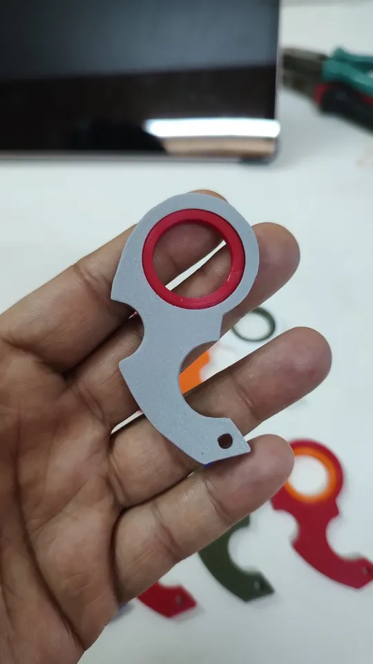 STL file Karambit keychain spinner NO BEARING tiktok keyrambit keyspinner  🗝️・3D printable model to download・Cults