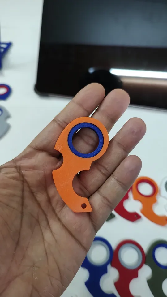 STL file Karambit Fidget Spinner ( no bearing) 👌・3D printer