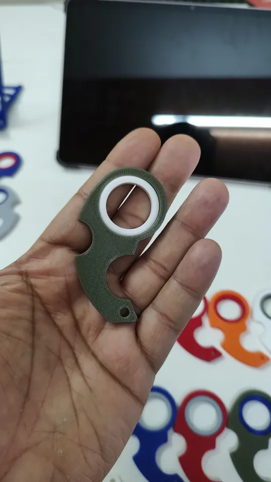 Karambit Keychain Spinner Tiktok No Bearing Keyrambit 3D model 3D printable