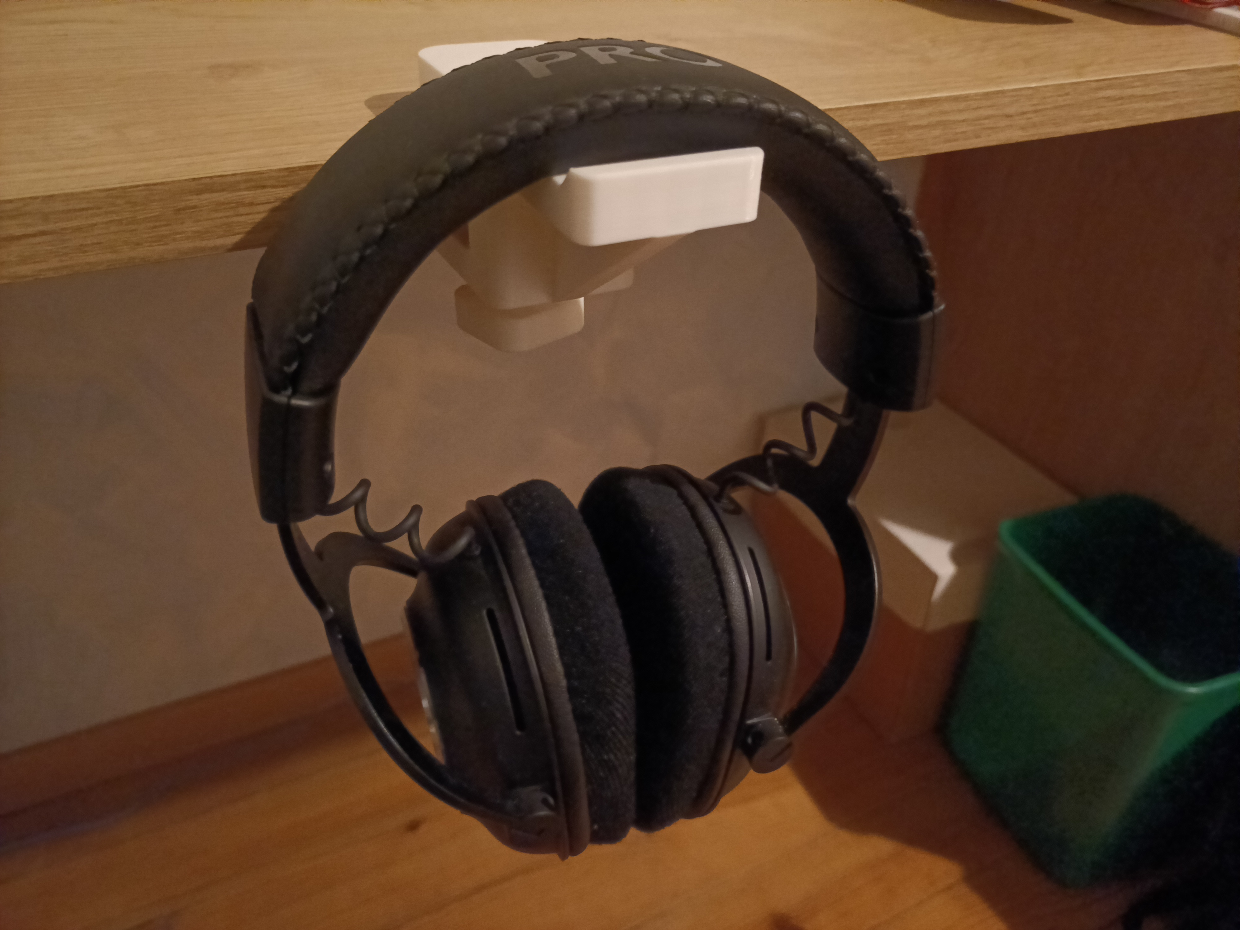 Bulky headset hanger by Mathiouze Download free STL model