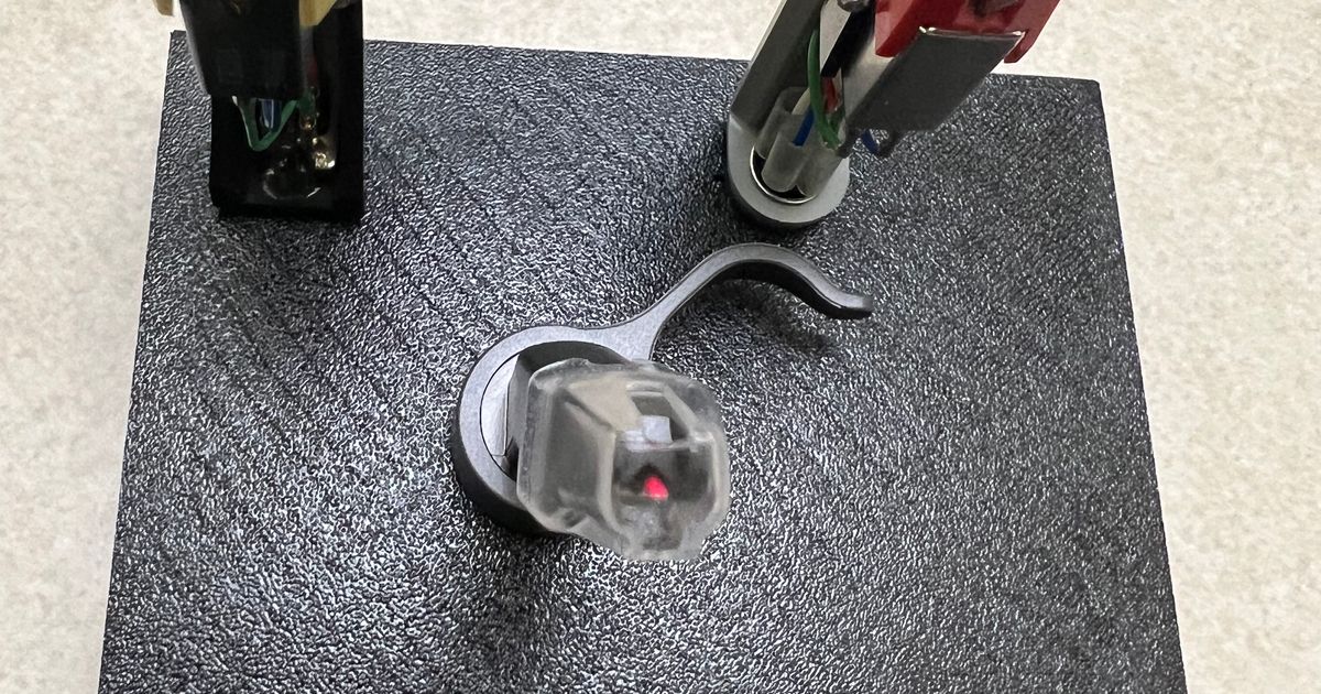 Turntable headshell assy holder by Tom Anderson (The Real NEO