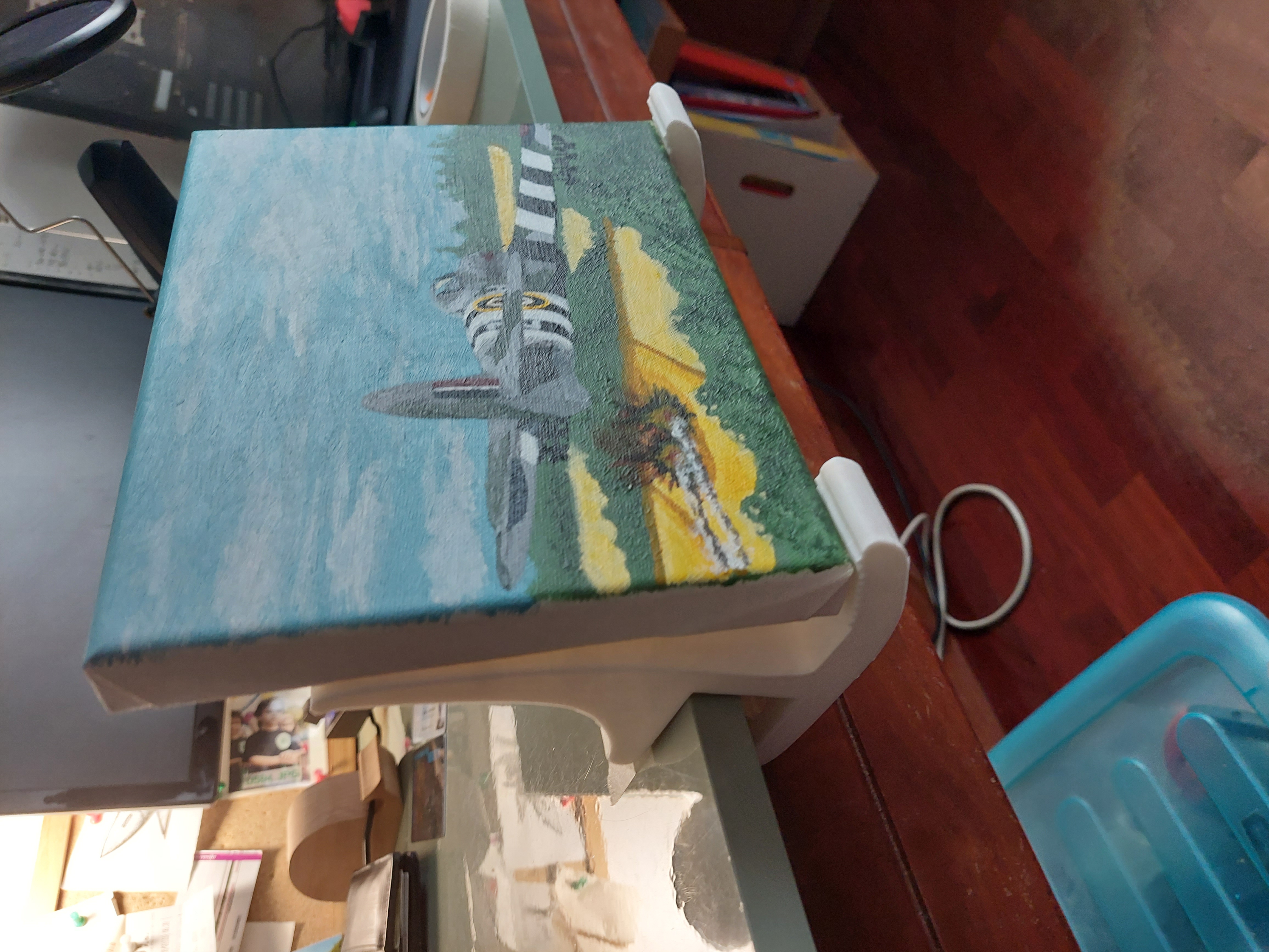 Smaller canvas holder