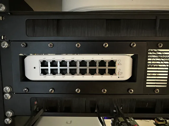 Unifi US16POE Rack Older