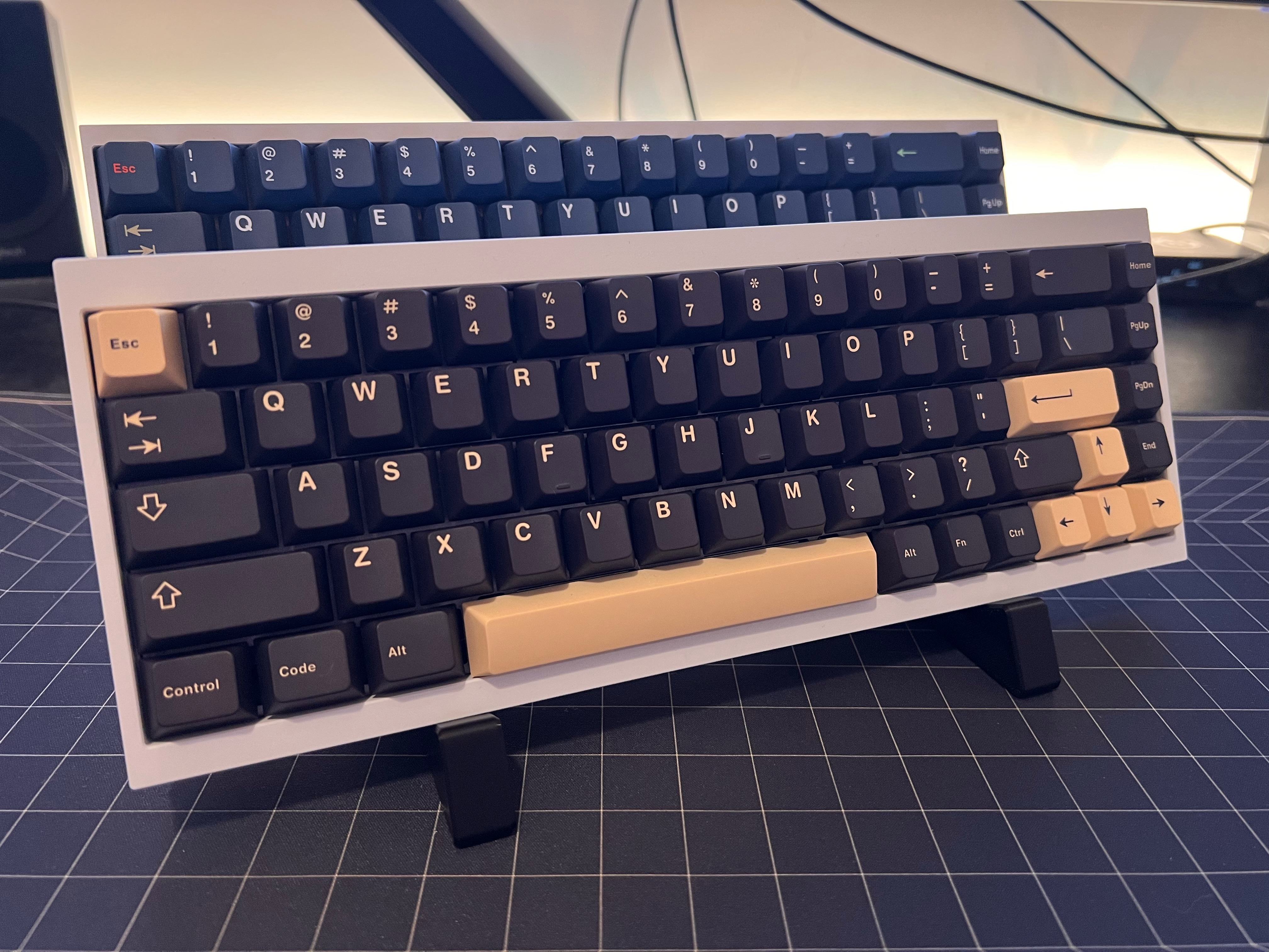 Double Mechanical Keyboard Stand (Inspired by TrashiStand)