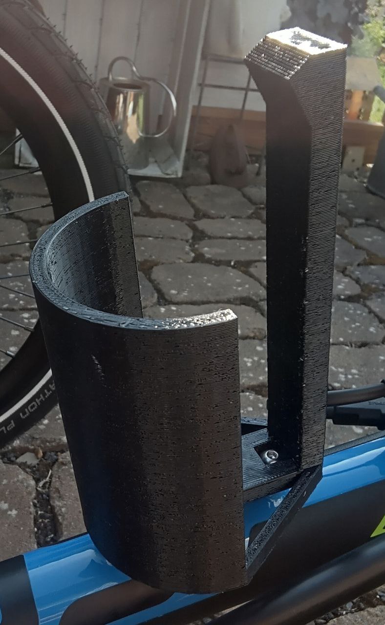 Vertical bottle holder for recumbent bicycles by Fynn Download free STL model