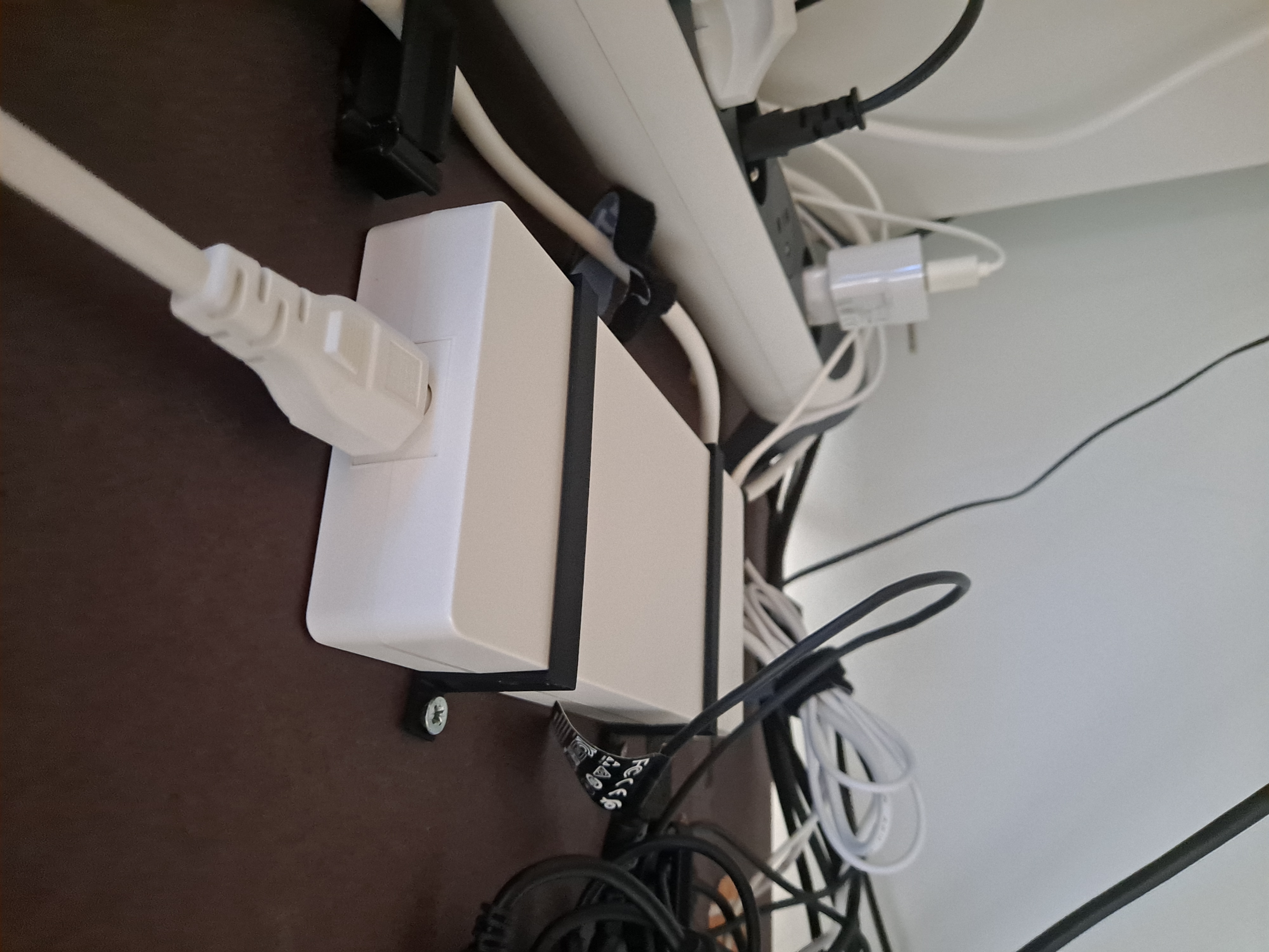 LG power supply holder