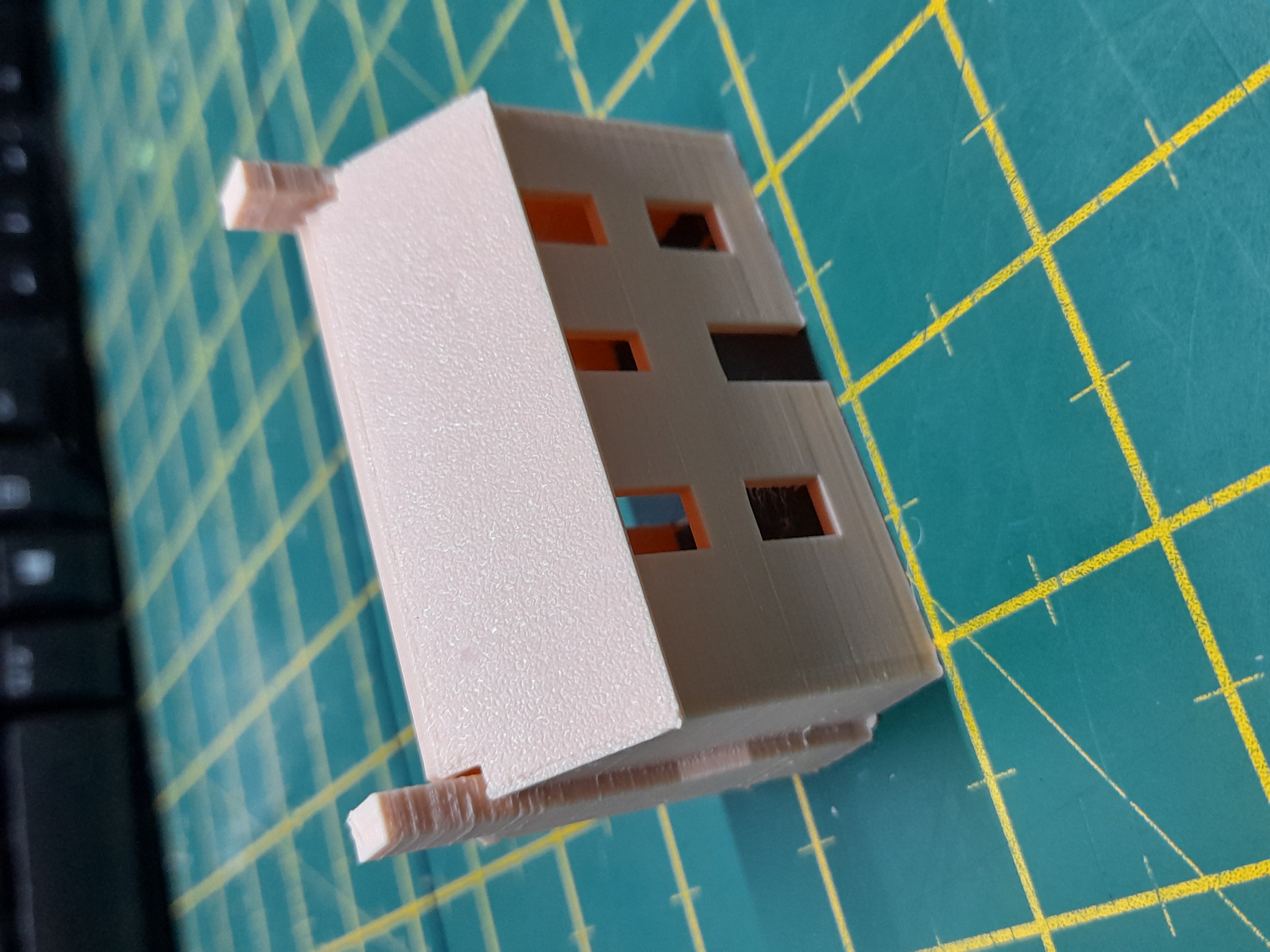 Basic carcass of rural cottage in 1:160