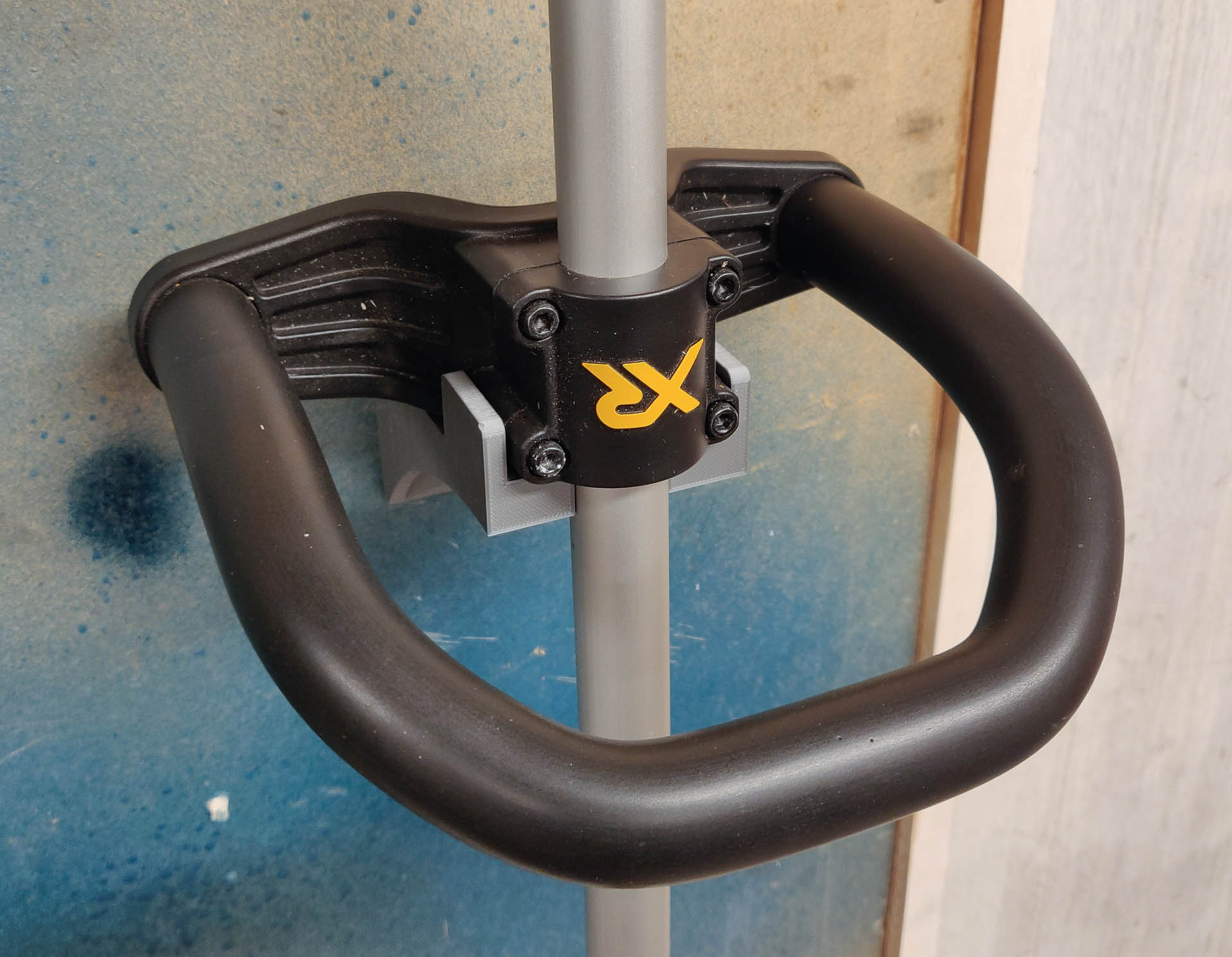 Miniatura 8 do modelo 3D Dewalt DCM561 string trimmer wall mount