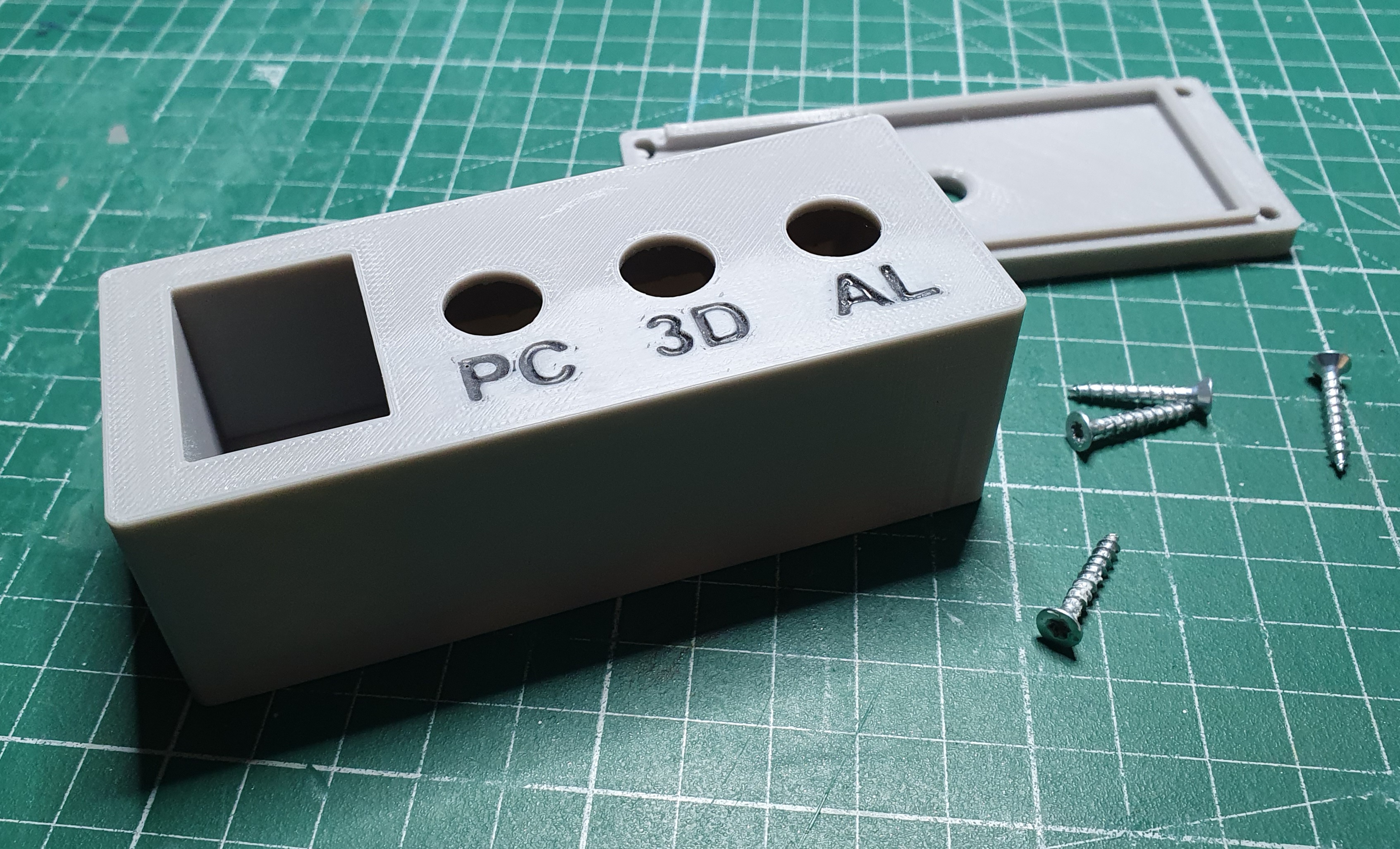 Toggle switch housing by Christoph Download free STL model
