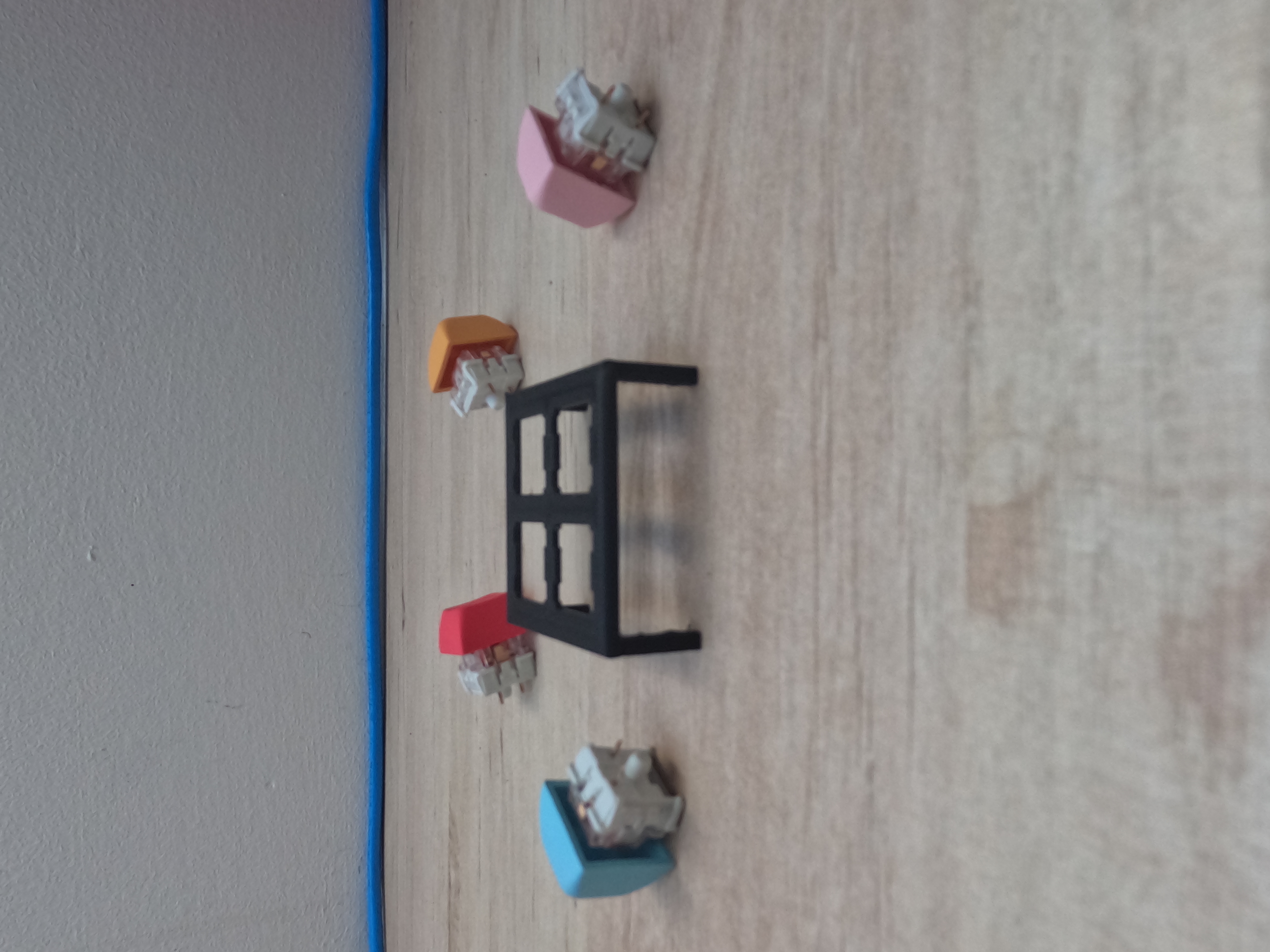 Miniatura 2 do modelo 3D 4 keyboard switch holder/tester