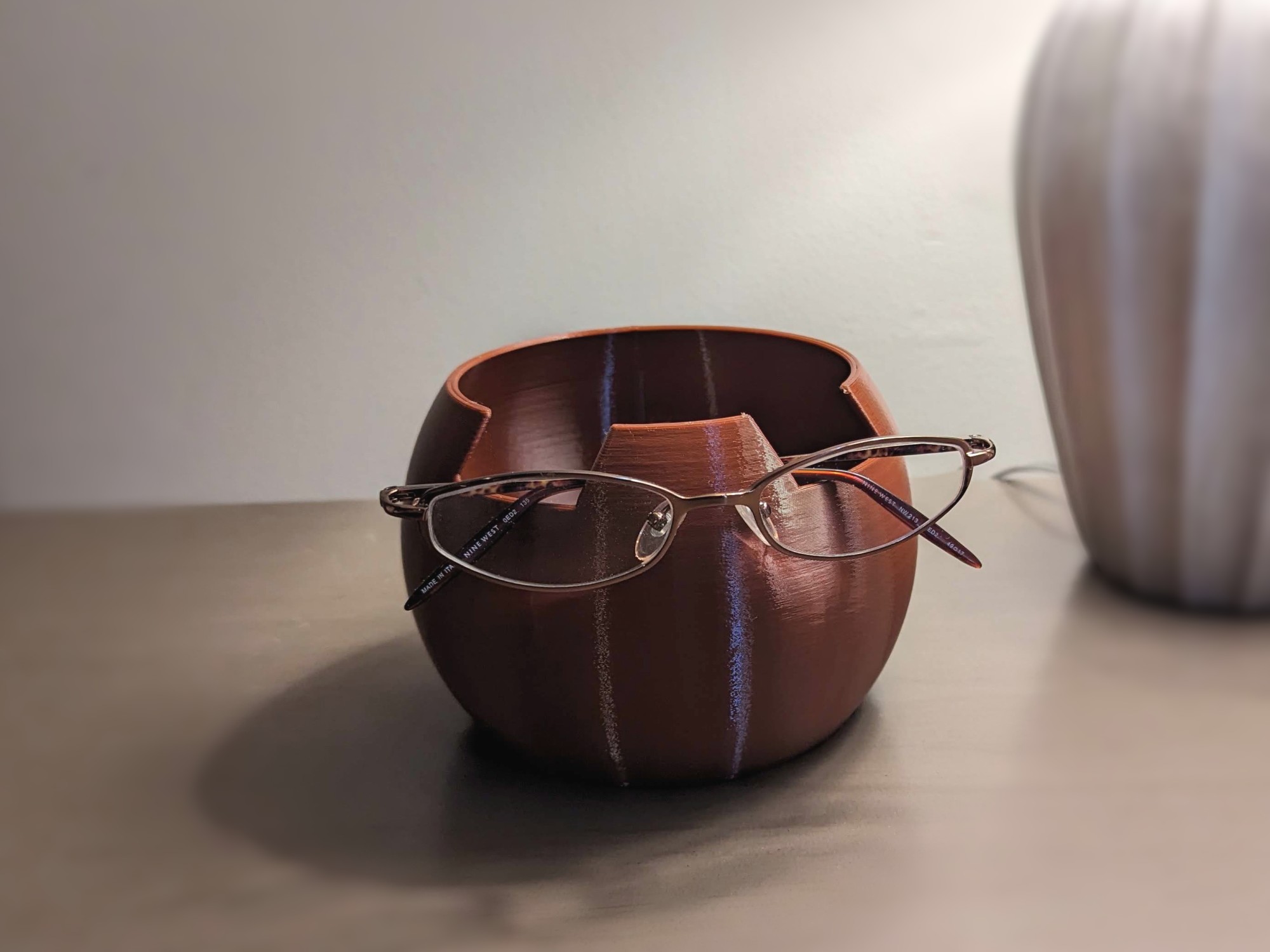 Catchall Bowl with Eyeglass Holder by Ken Mills Download free STL