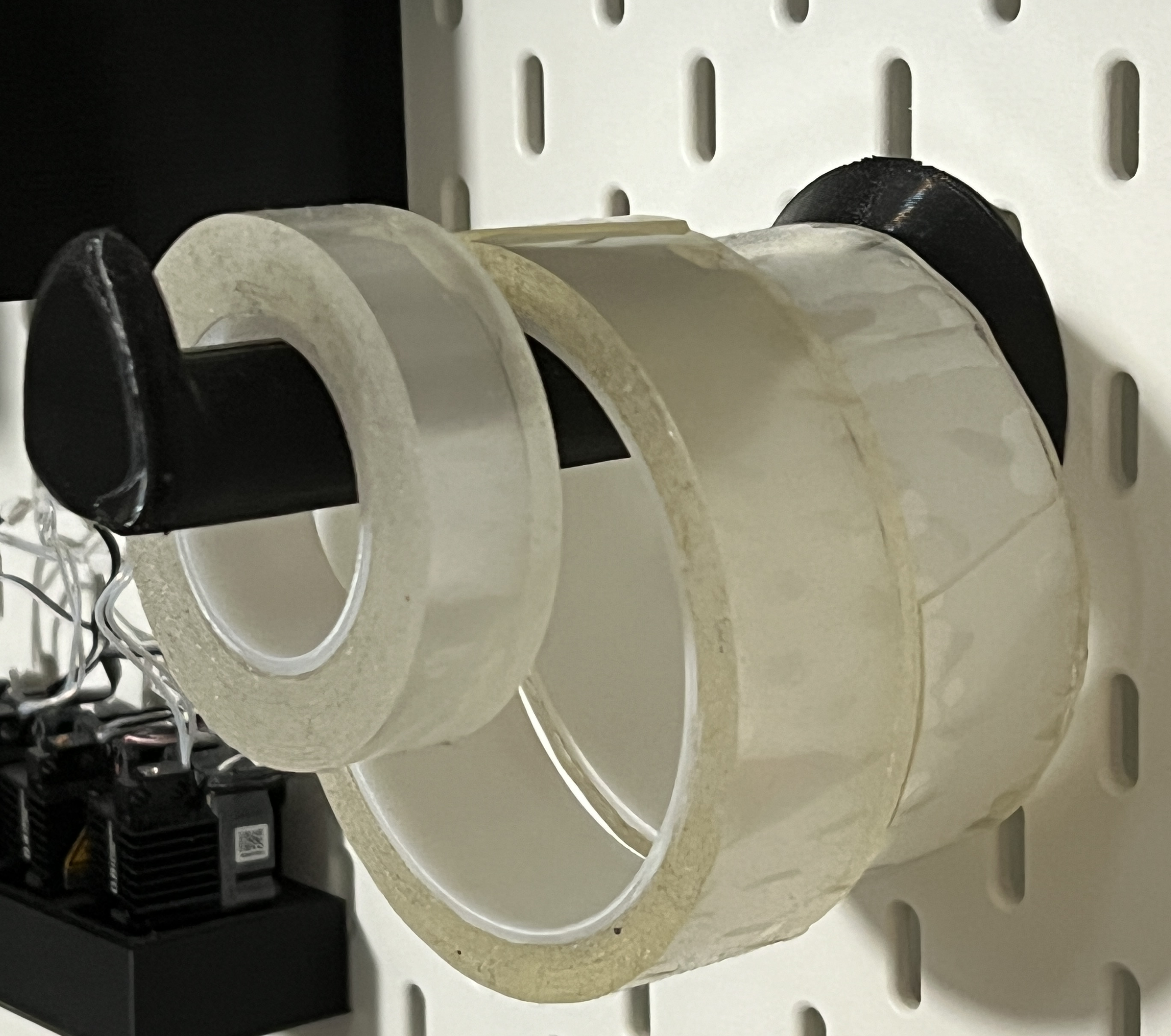 Tape support for the IKEA Skadis board
