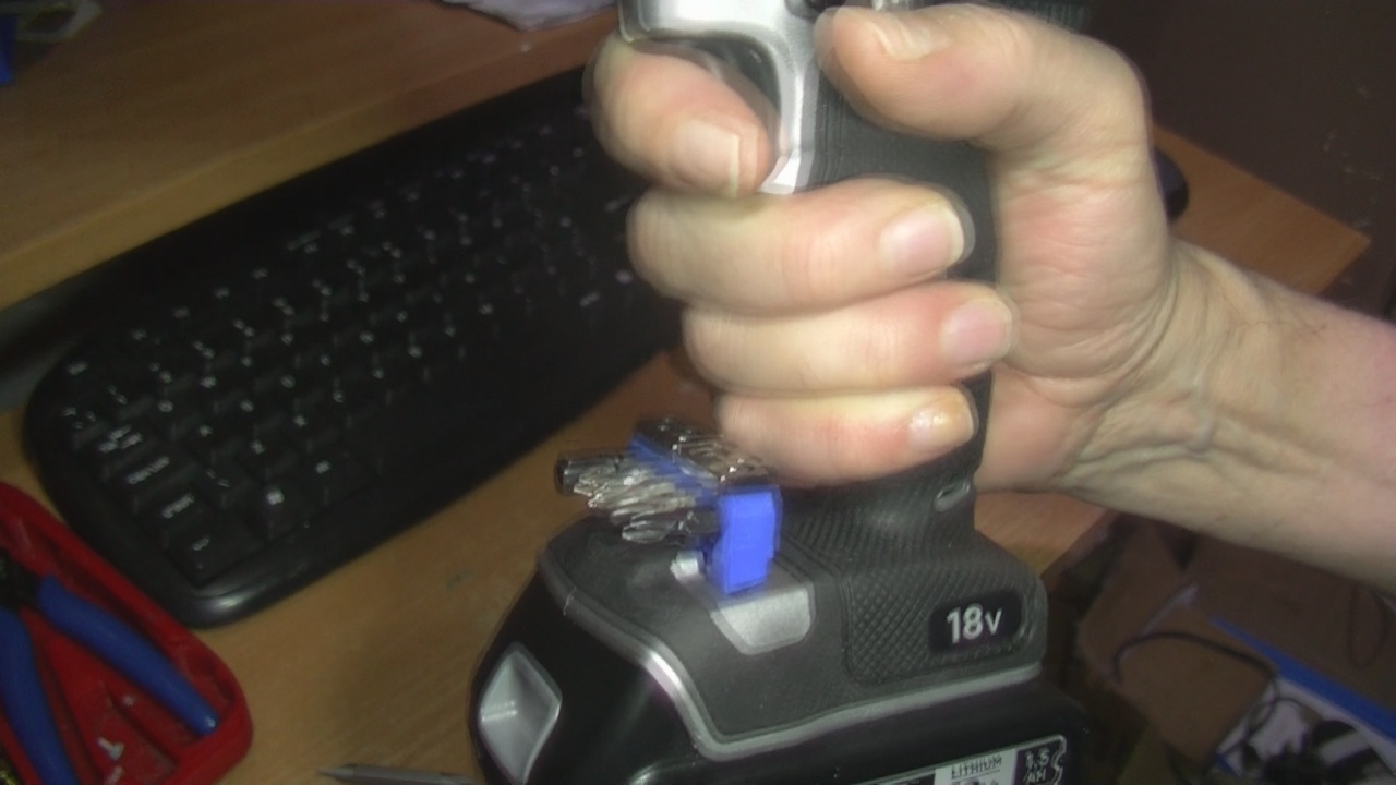 Black and Decker battery drill screwdriver bits holder. Model BCD700S