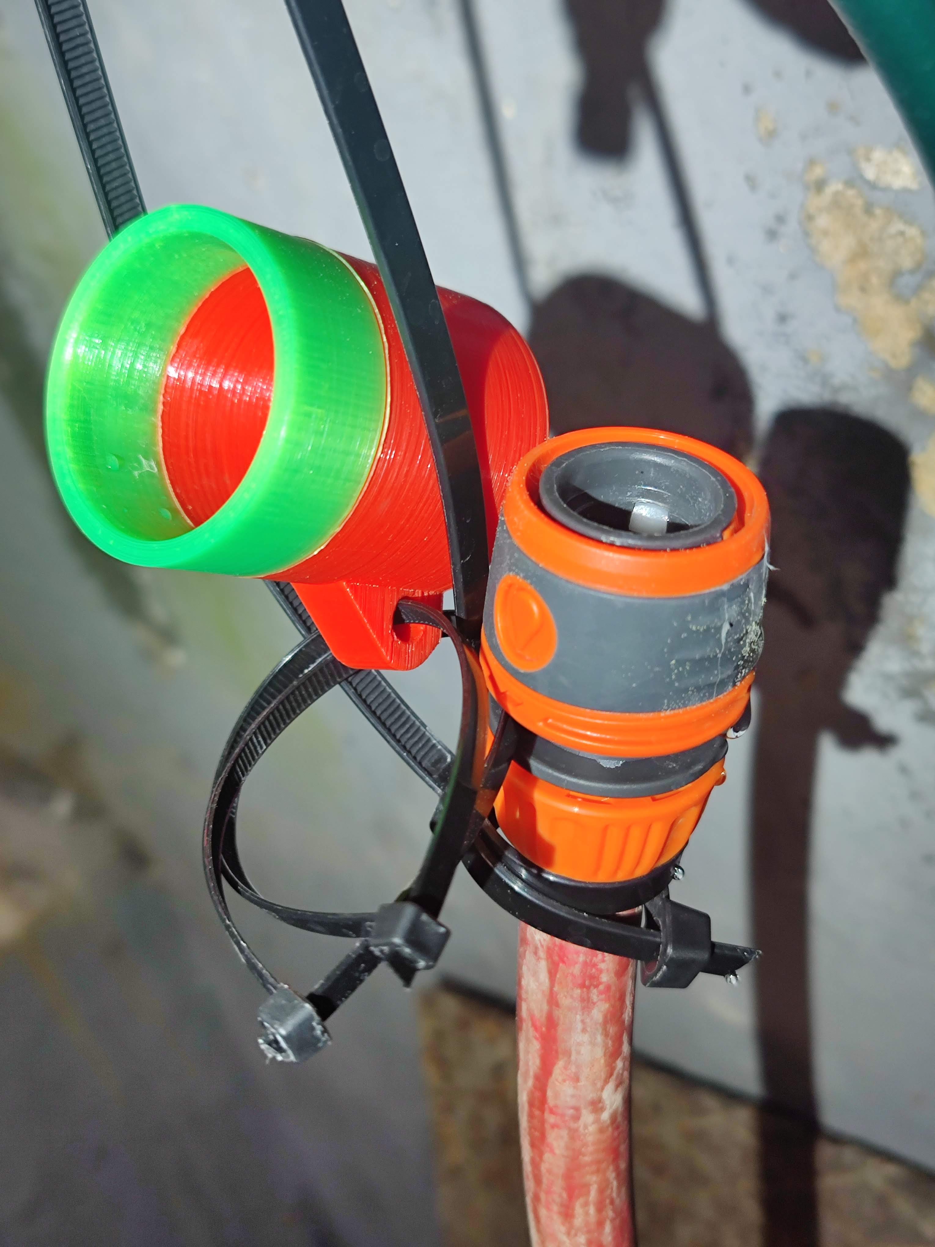 Gardenhose coupler dust cover: cap to protect inlet from debris while open