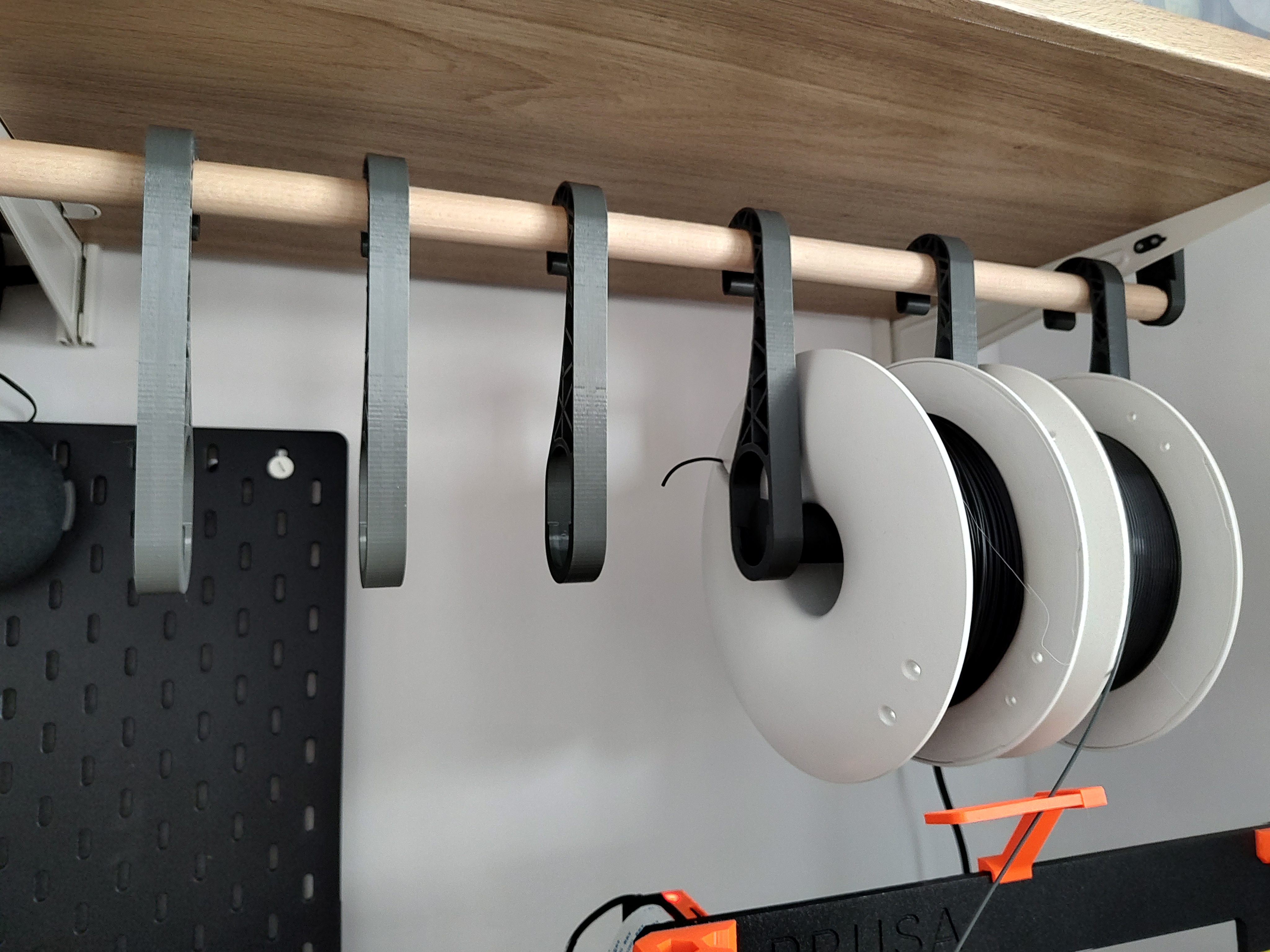 Modular hanging spool holder
